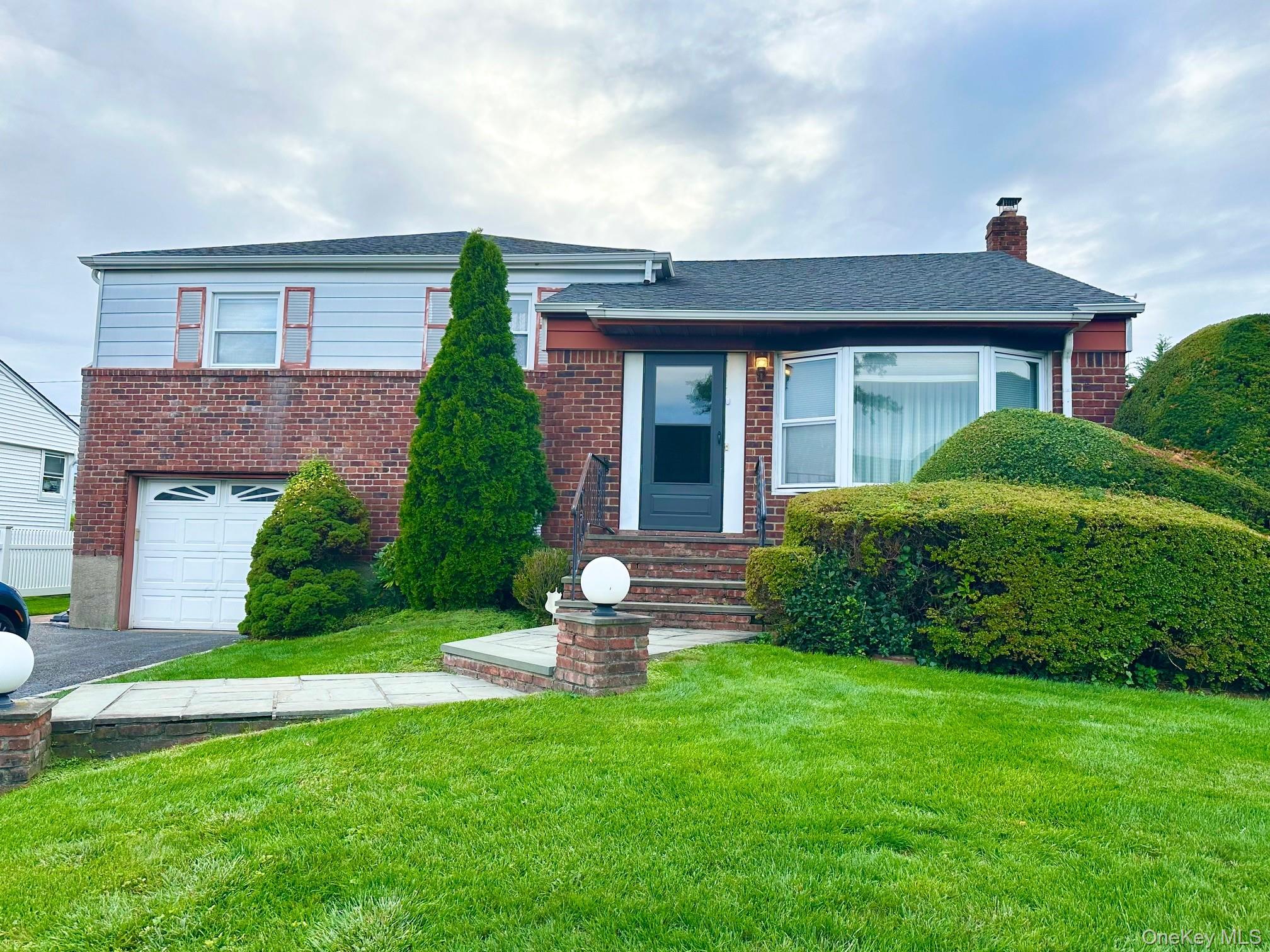 144 Orchard Street, Plainview, NY 11803