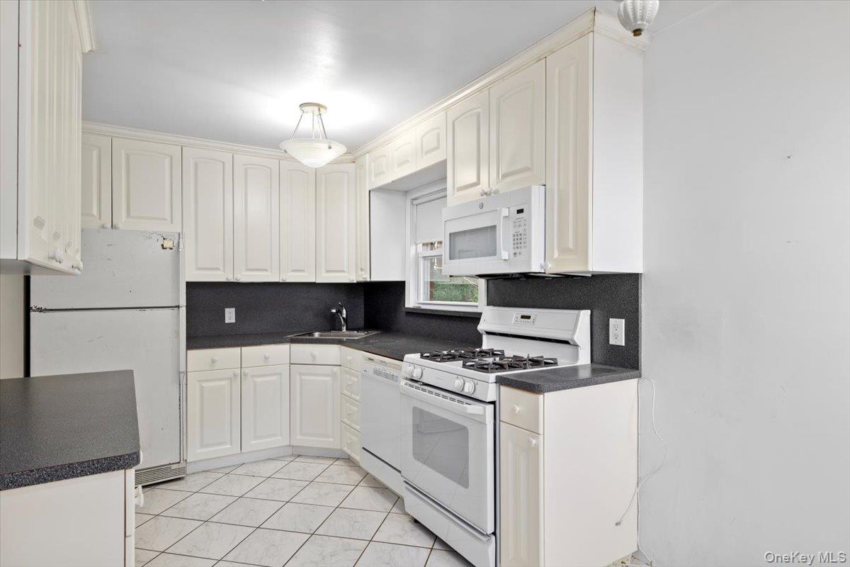 144 Orchard Street, Plainview, NY 11803