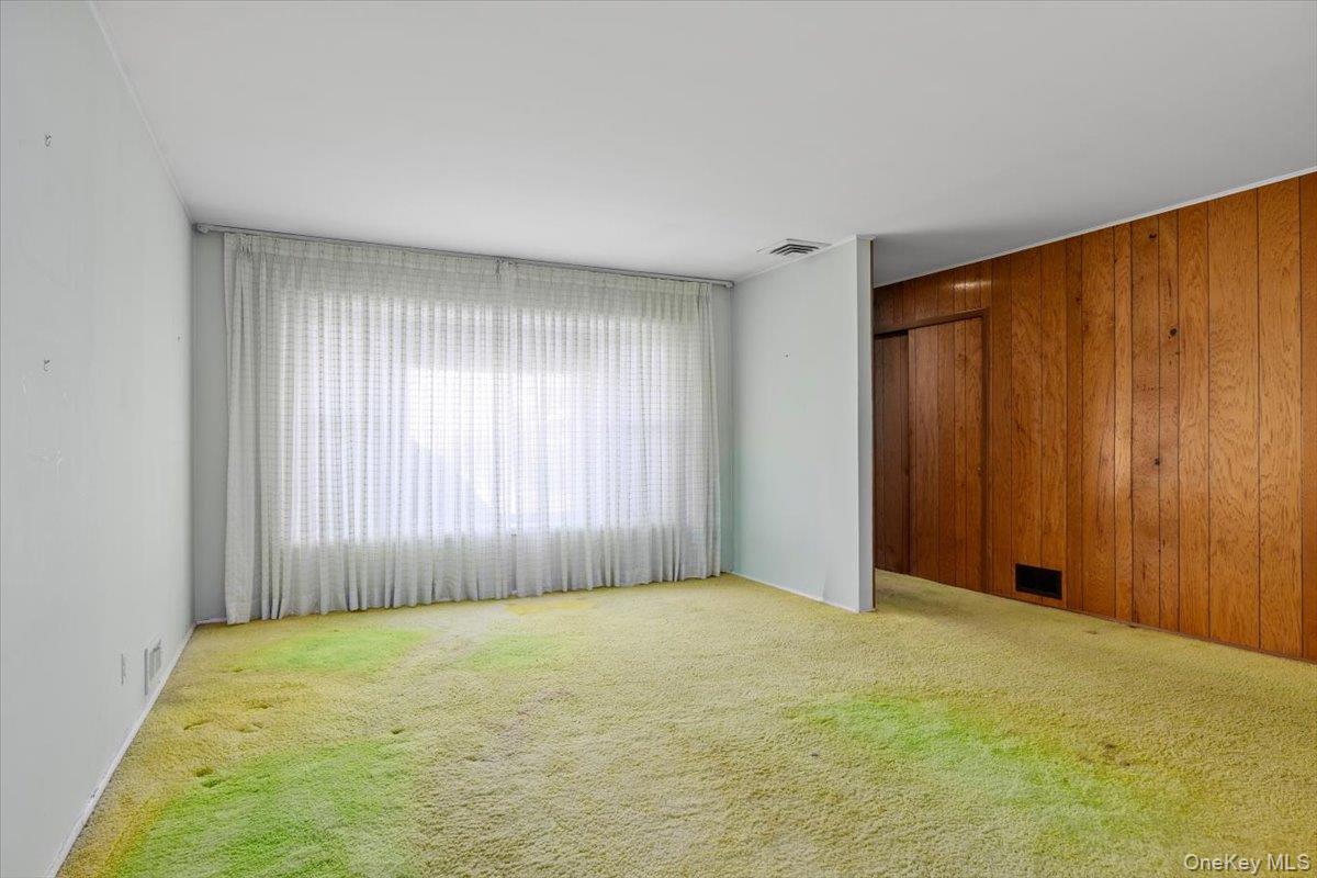 144 Orchard Street, Plainview, NY 11803