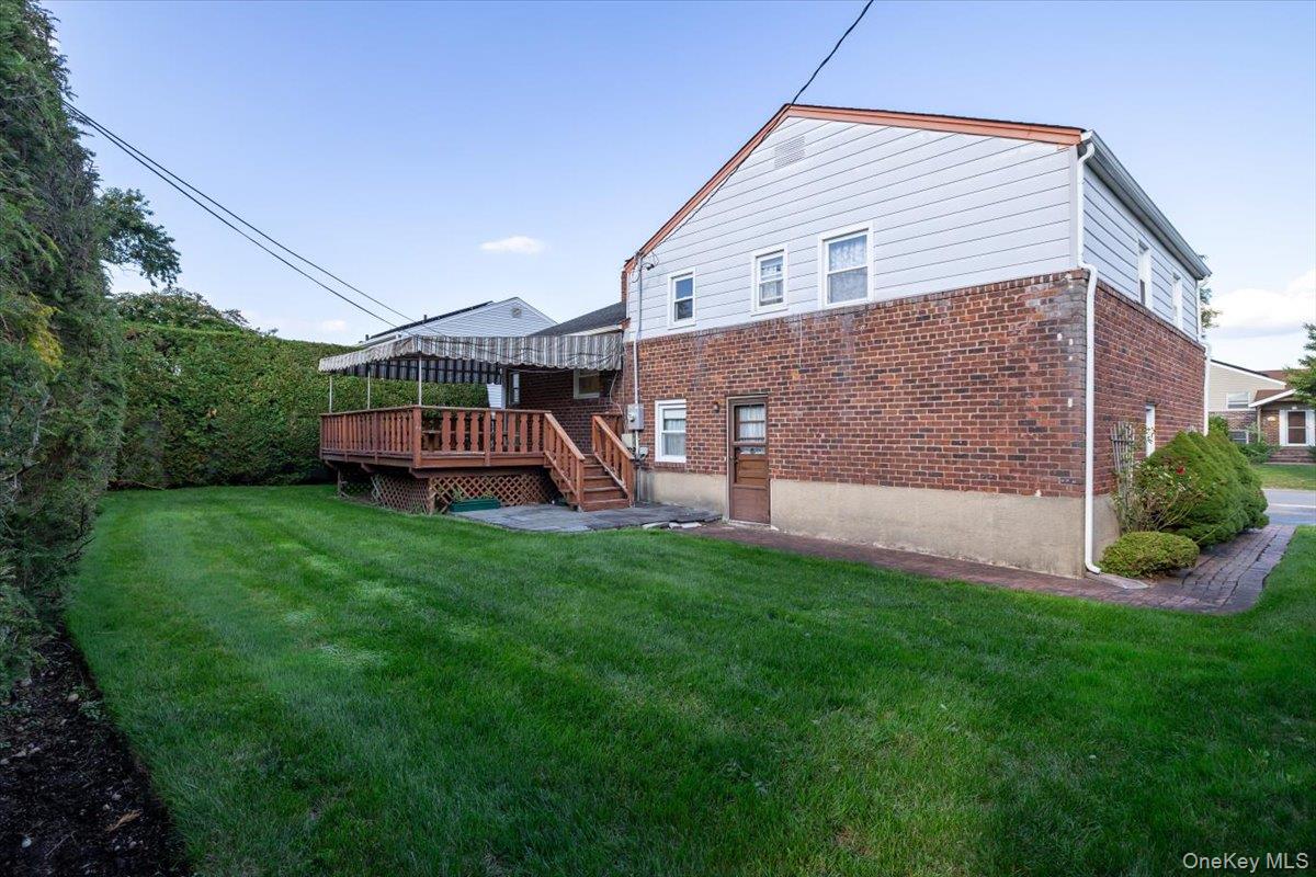 144 Orchard Street, Plainview, NY 11803