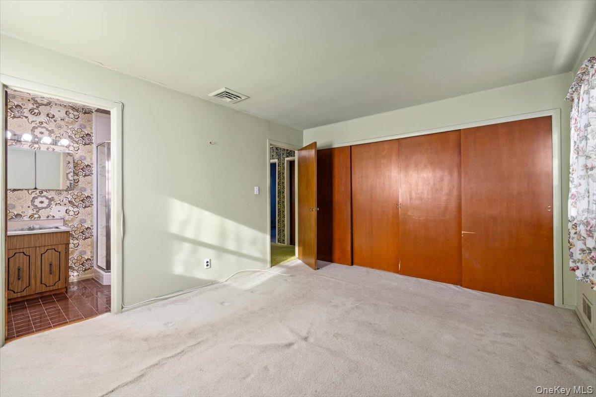 144 Orchard Street, Plainview, NY 11803