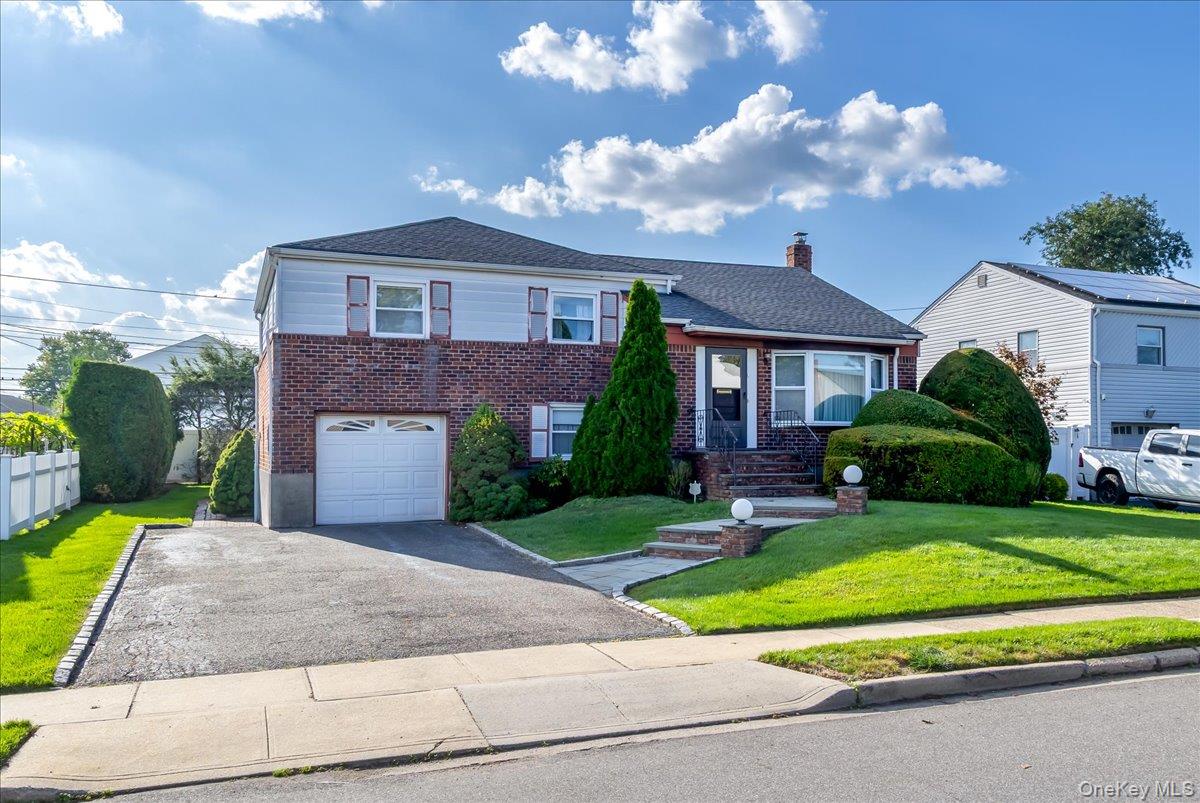 144 Orchard Street, Plainview, NY 11803