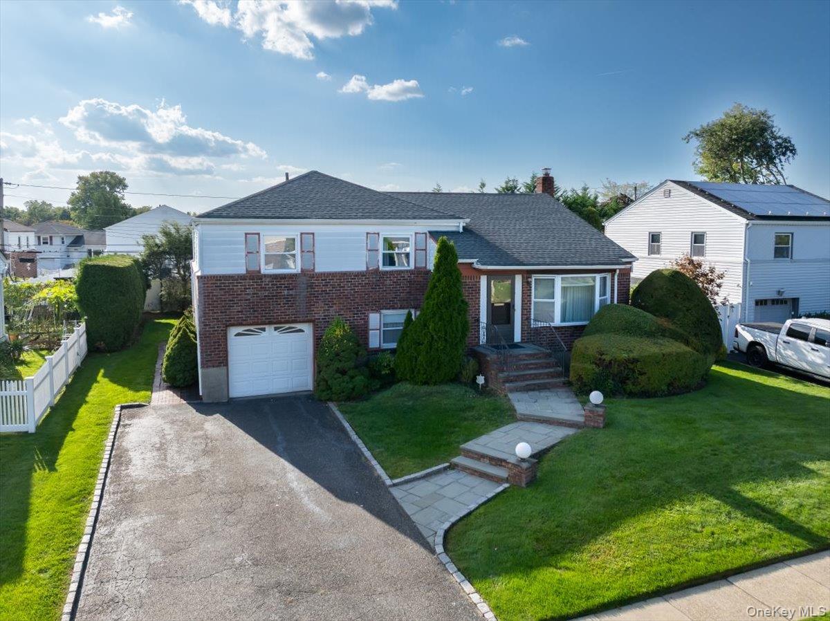 144 Orchard Street, Plainview, NY 11803