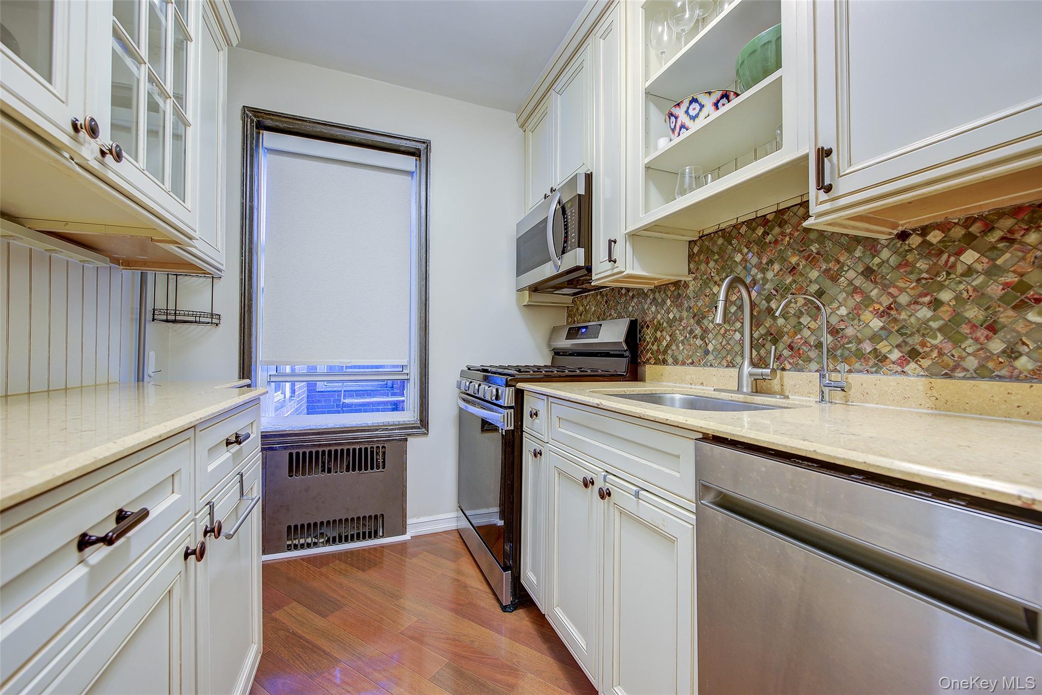 77-35 113th Street # 2N, Forest Hills, NY 11375