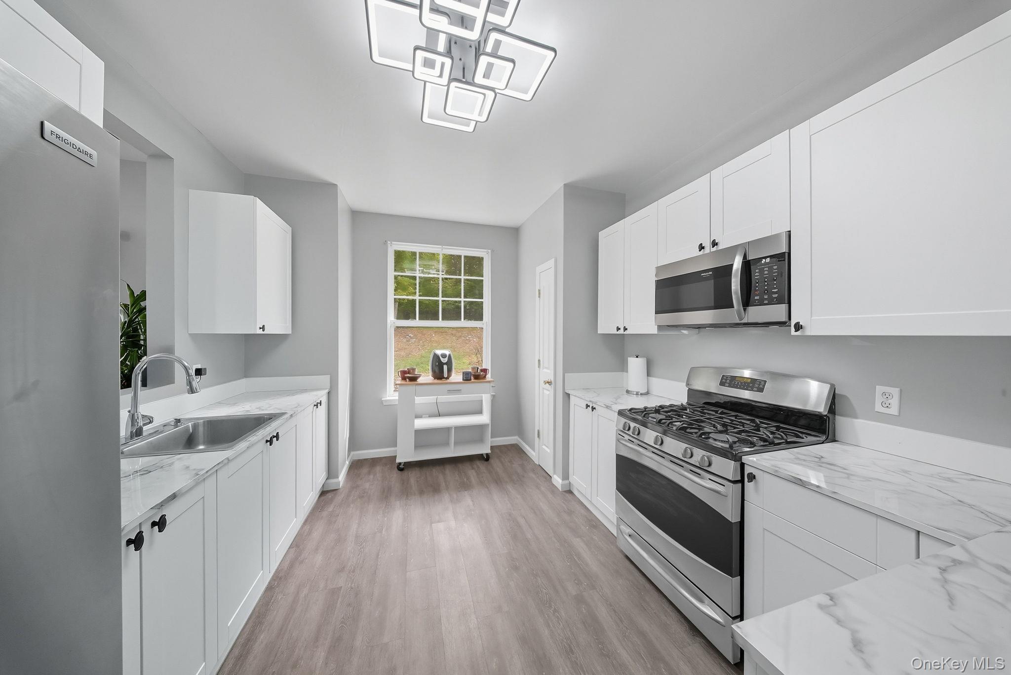 30 Avoncroft LN, Middletown, NY 10940