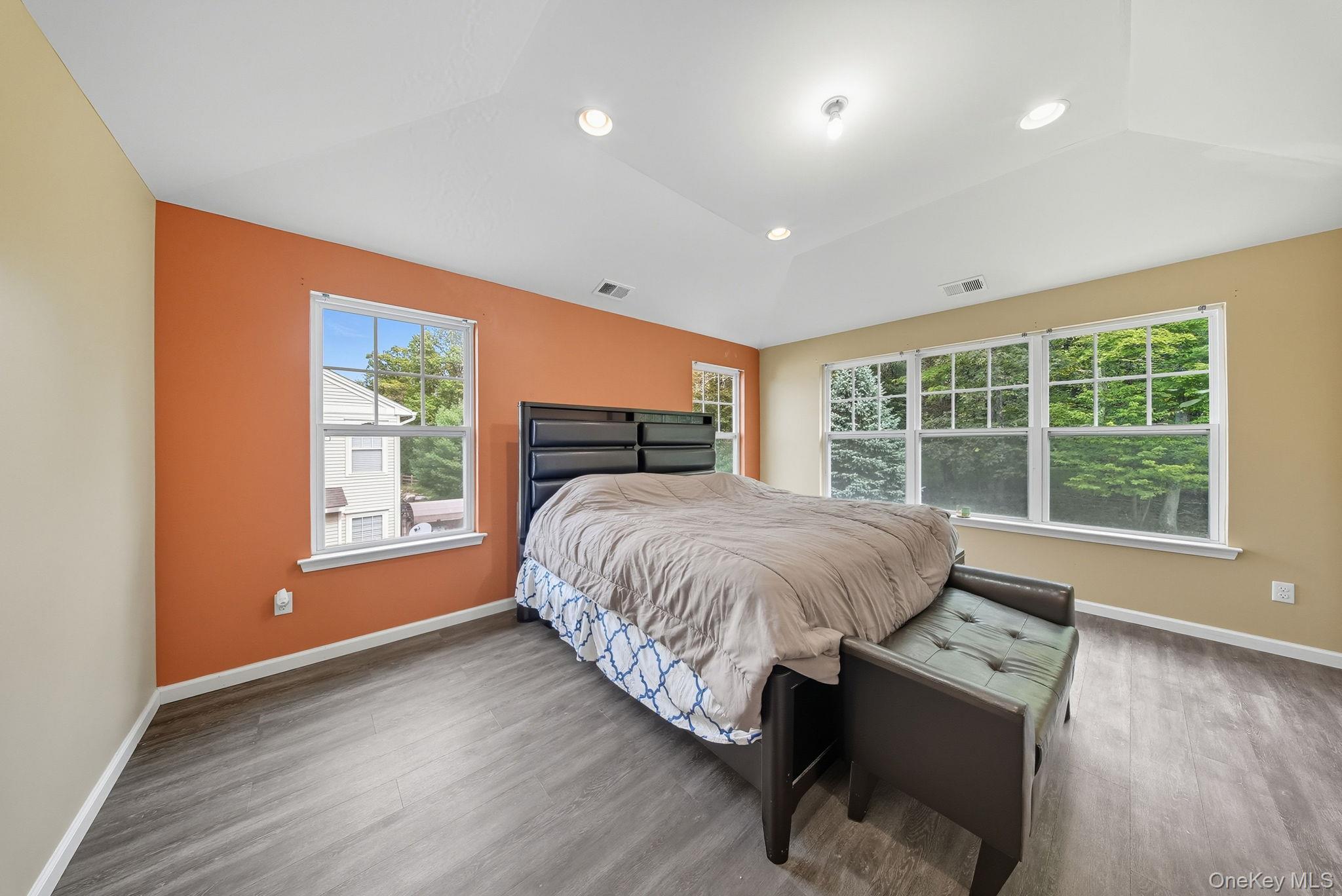 30 Avoncroft LN, Middletown, NY 10940