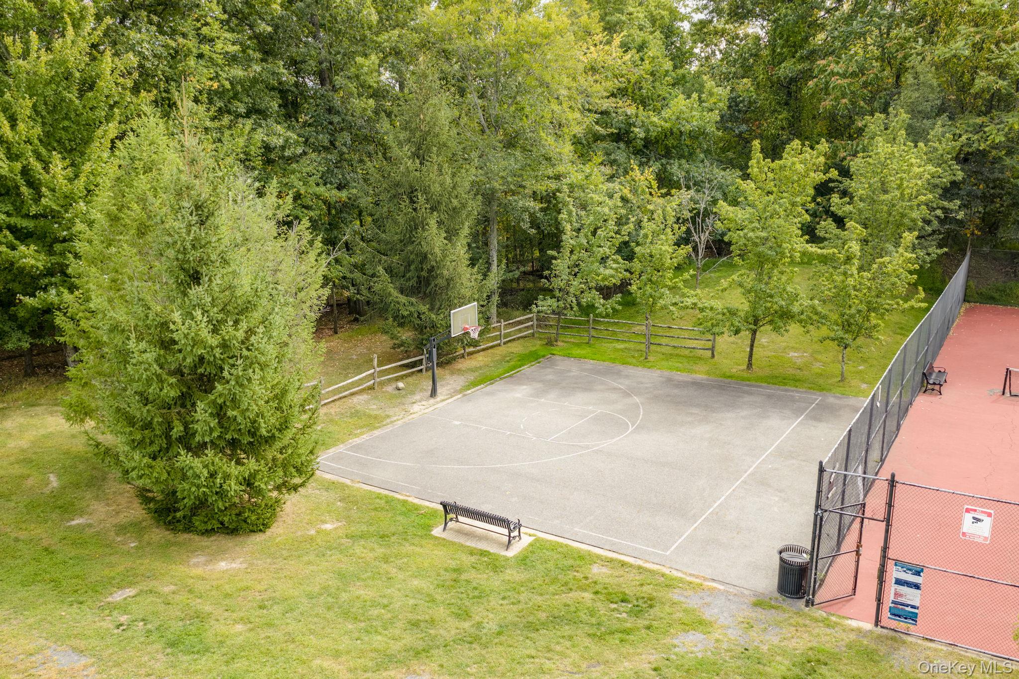 30 Avoncroft LN, Middletown, NY 10940