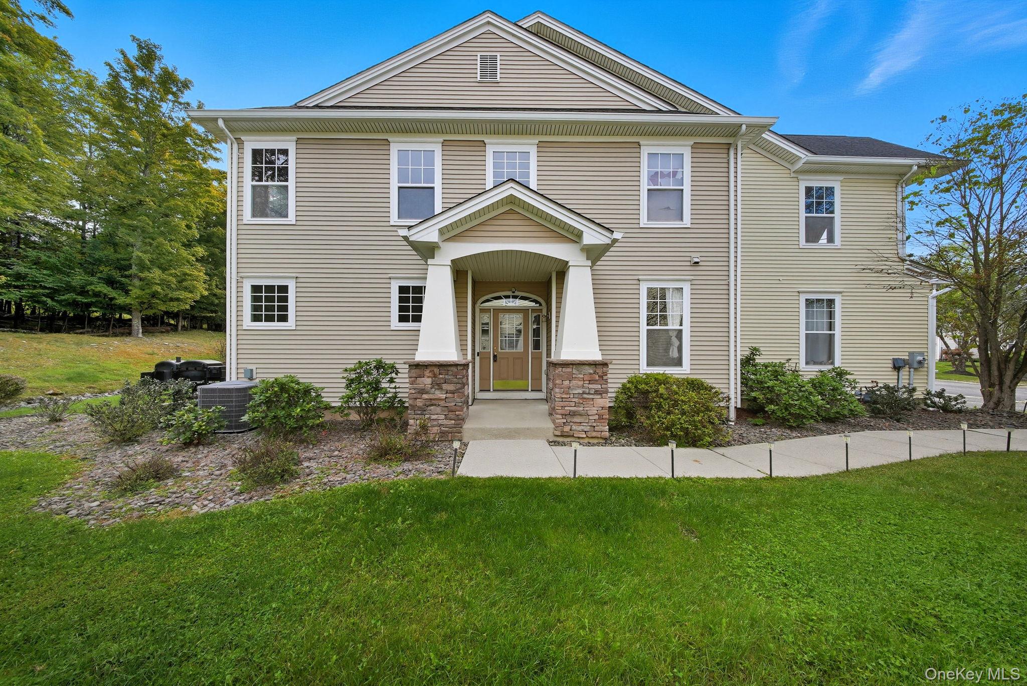 30 Avoncroft LN, Middletown, NY 10940