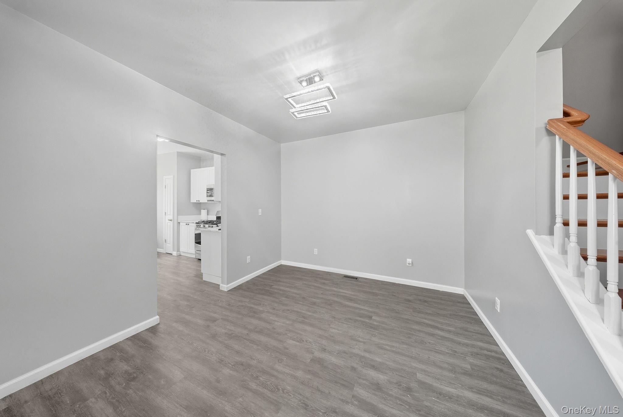 30 Avoncroft LN, Middletown, NY 10940