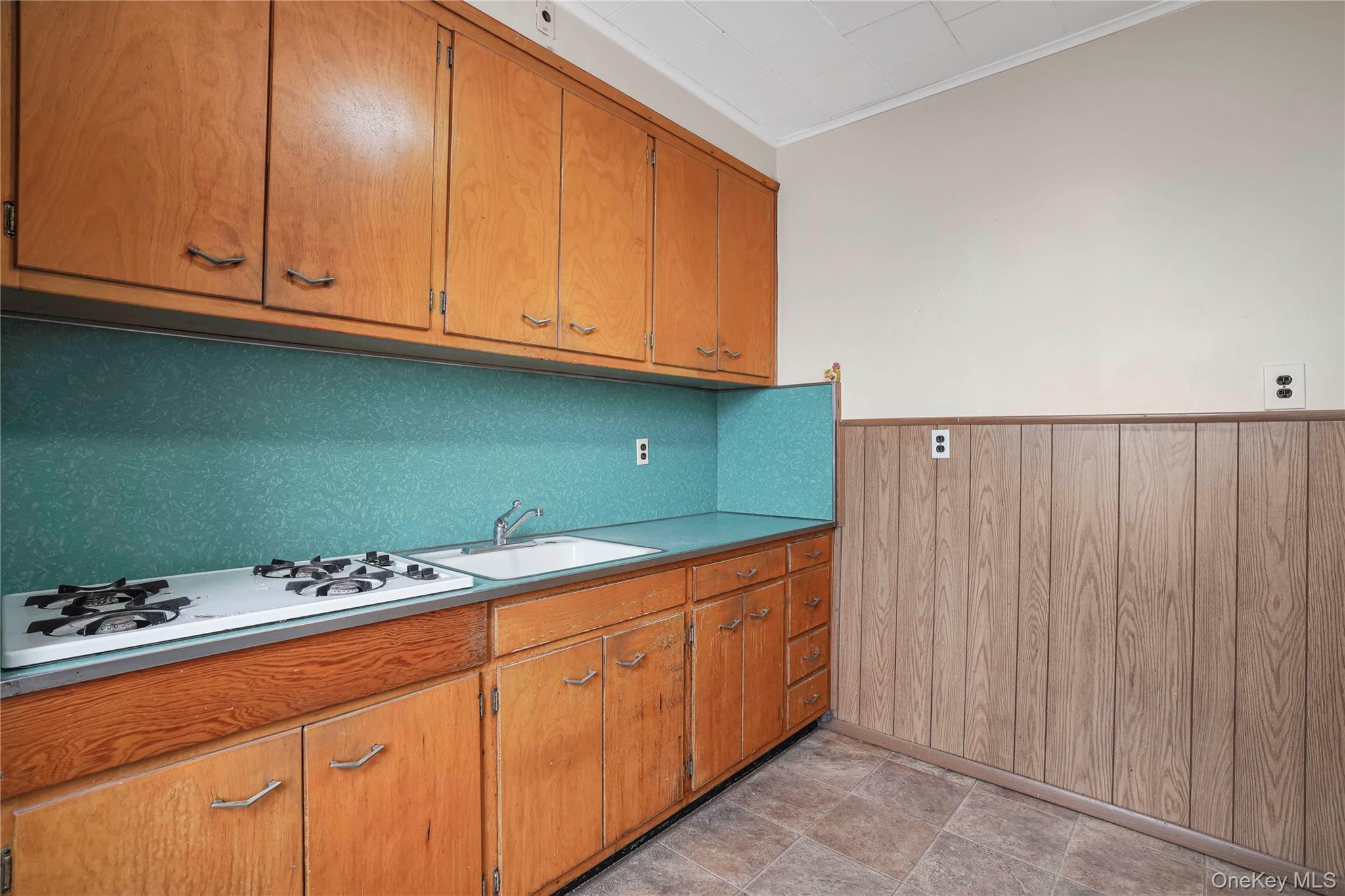 72-07 73 Street, Glendale, NY 11385