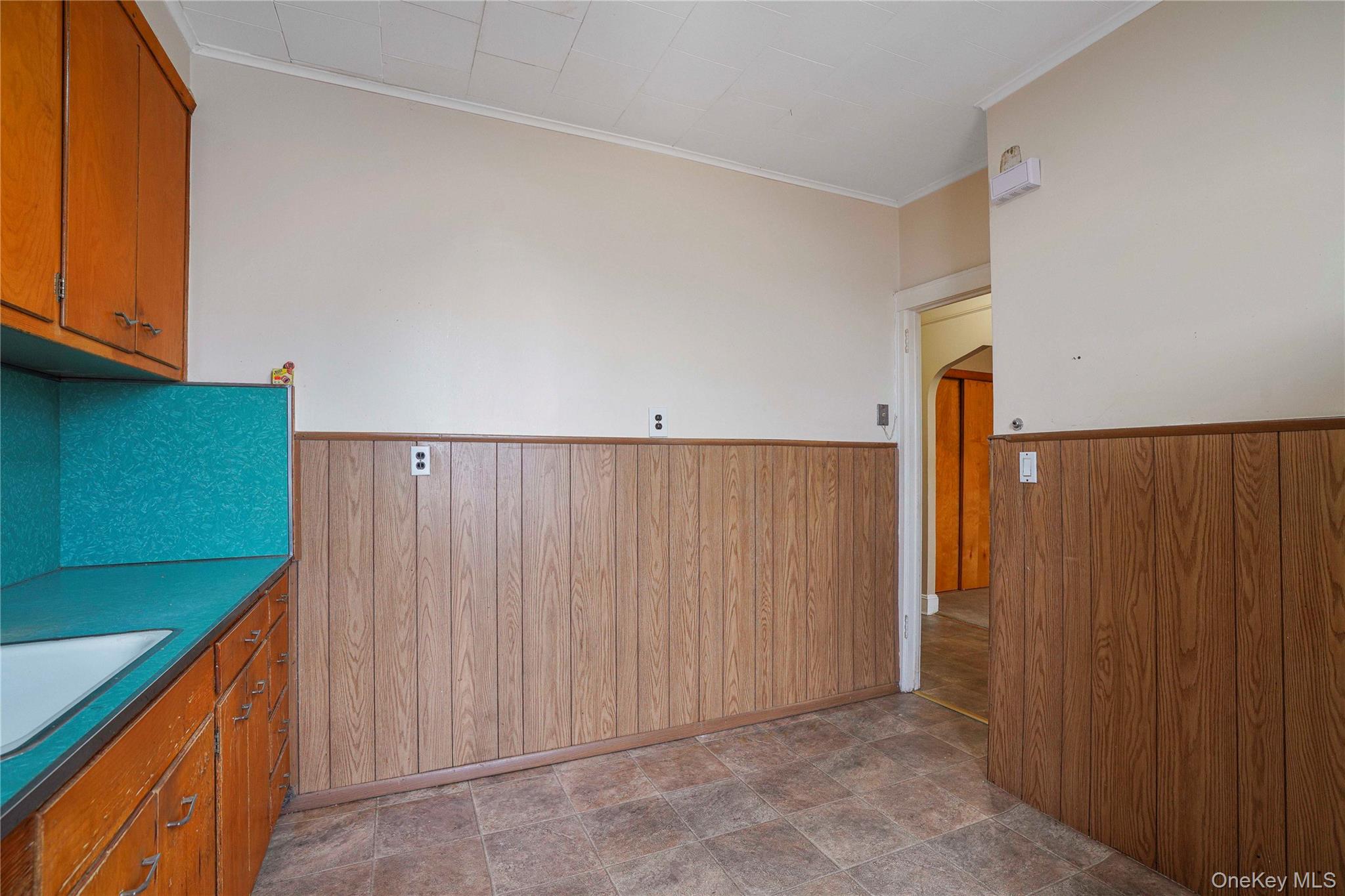 72-07 73 Street, Glendale, NY 11385