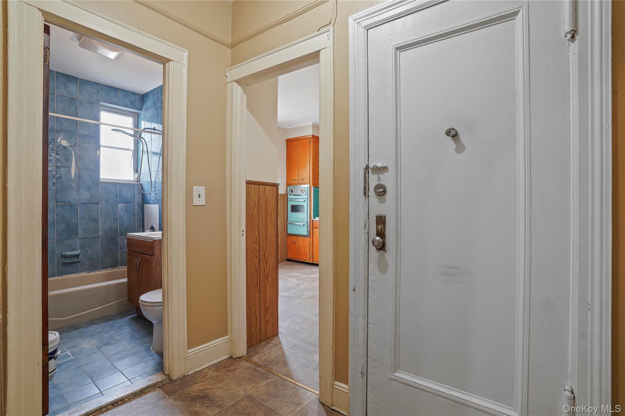 72-07 73 Street, Glendale, NY 11385