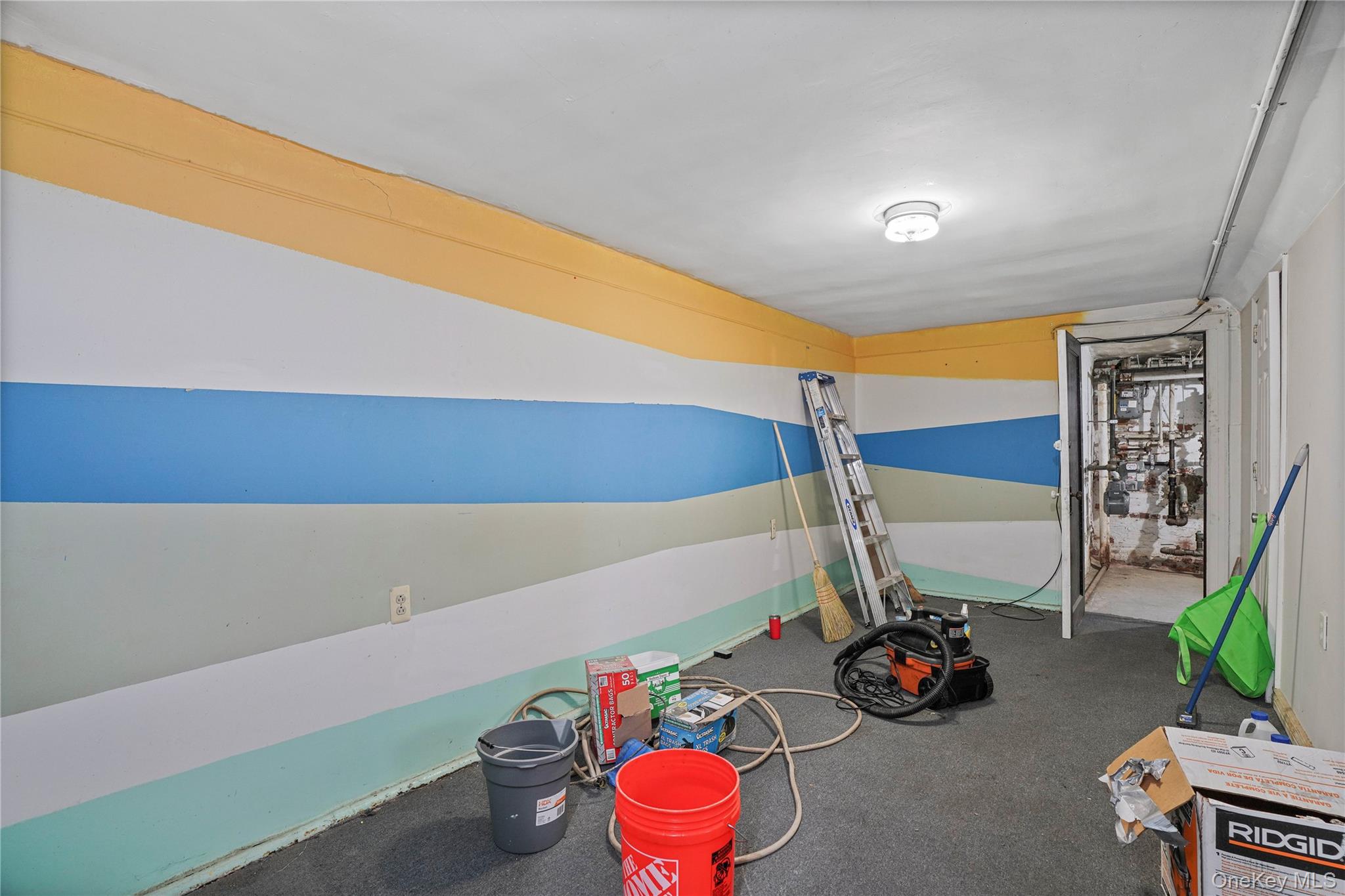 72-07 73 Street, Glendale, NY 11385