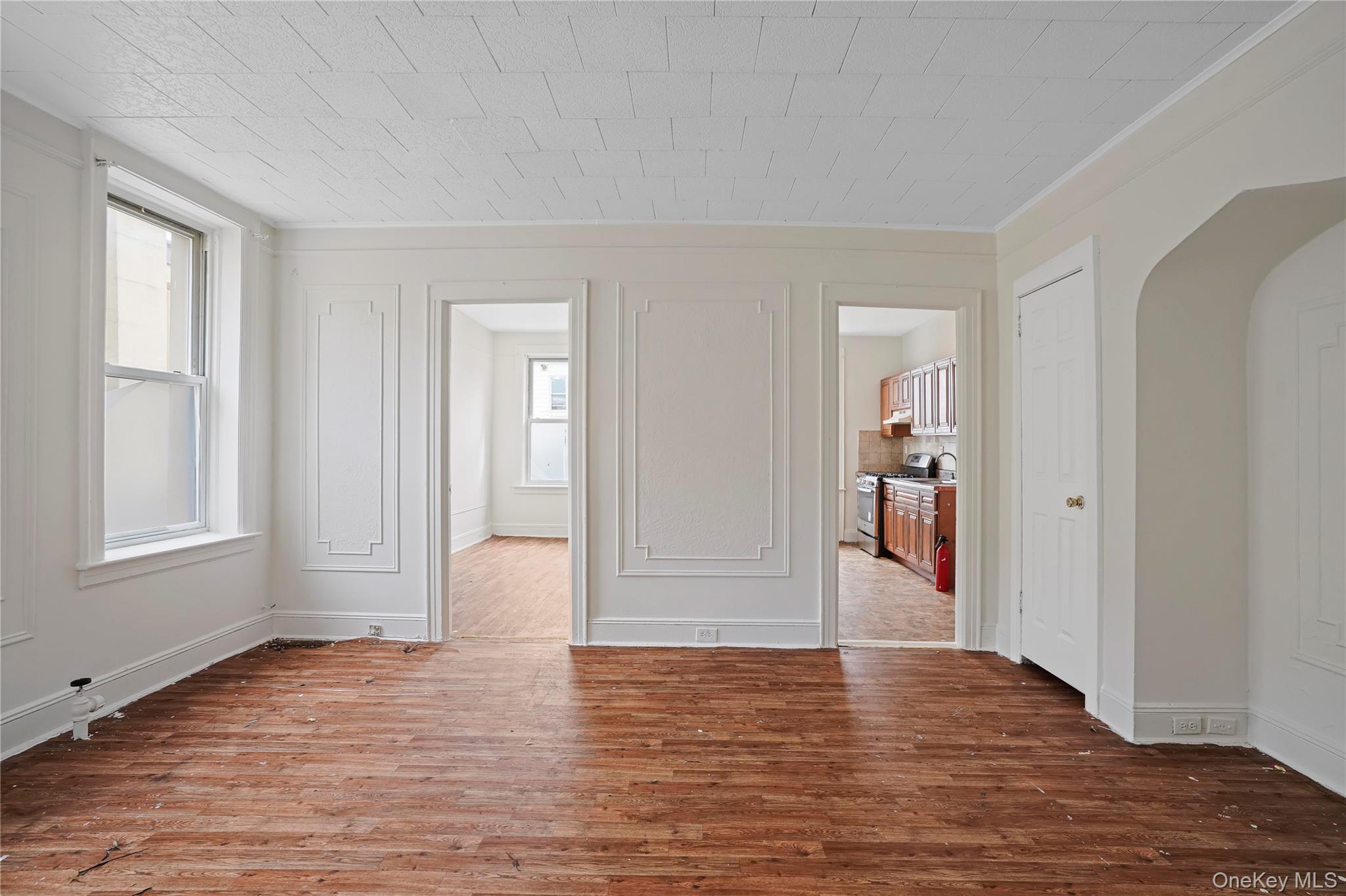 72-07 73 Street, Glendale, NY 11385