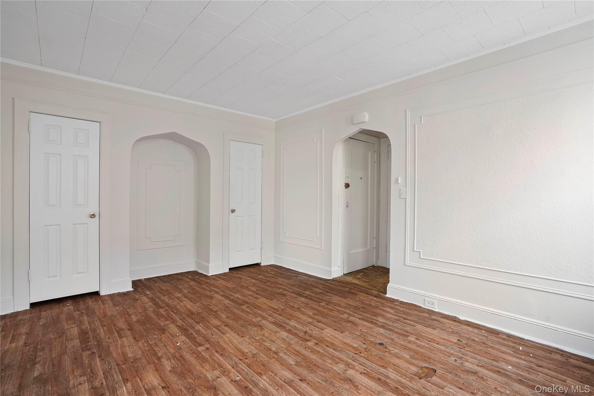 72-07 73 Street, Glendale, NY 11385