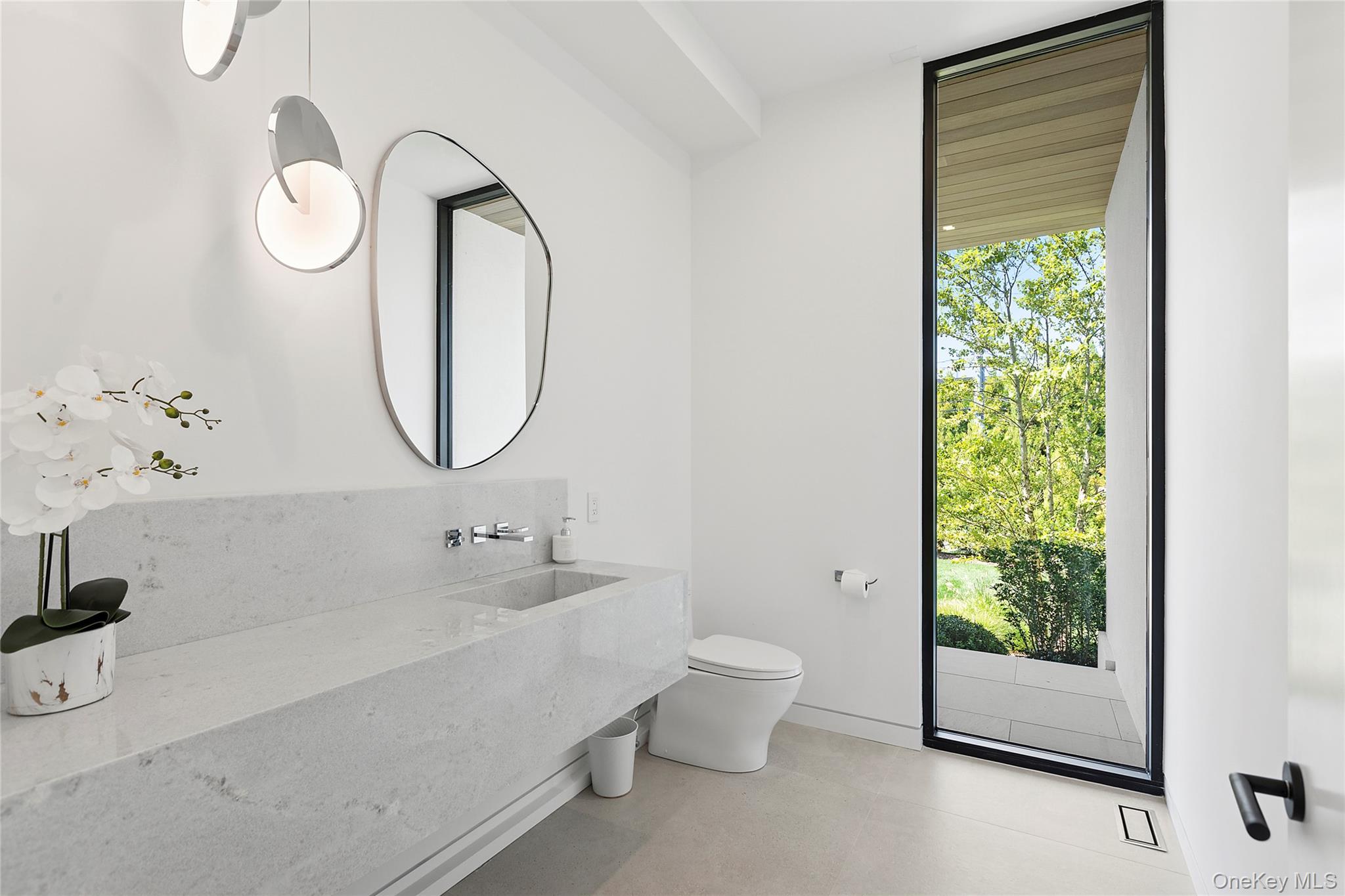 99 Pointe Mecox Lane, Bridgehampton, NY 11976