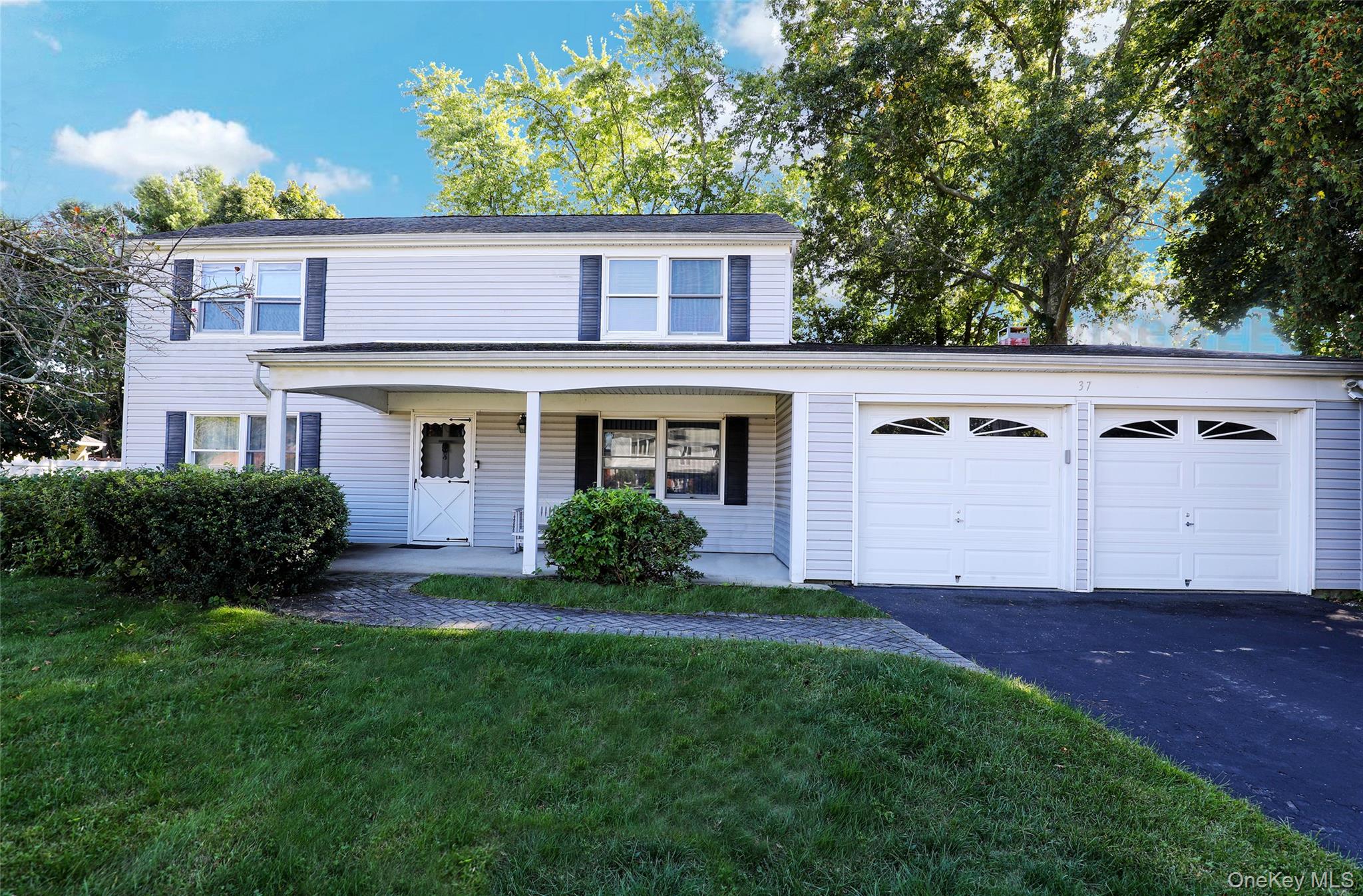 37 Malvern Ln, Stony Brook, NY 11790