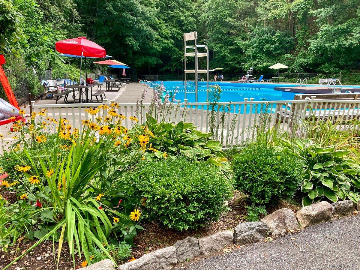 15 Orchard Road, Putnam Valley, NY 10579