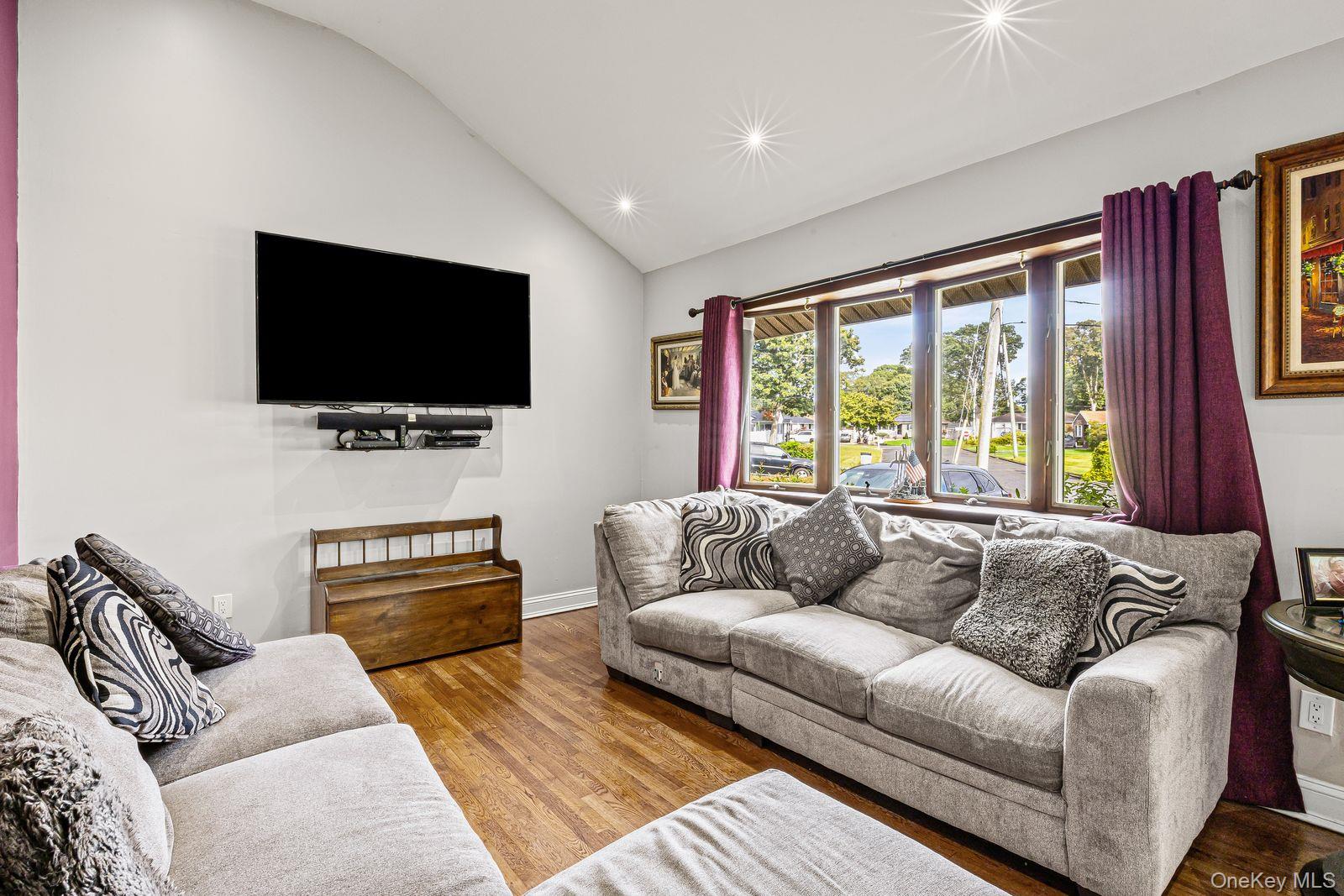 22 Larry Road, Selden, NY 11784