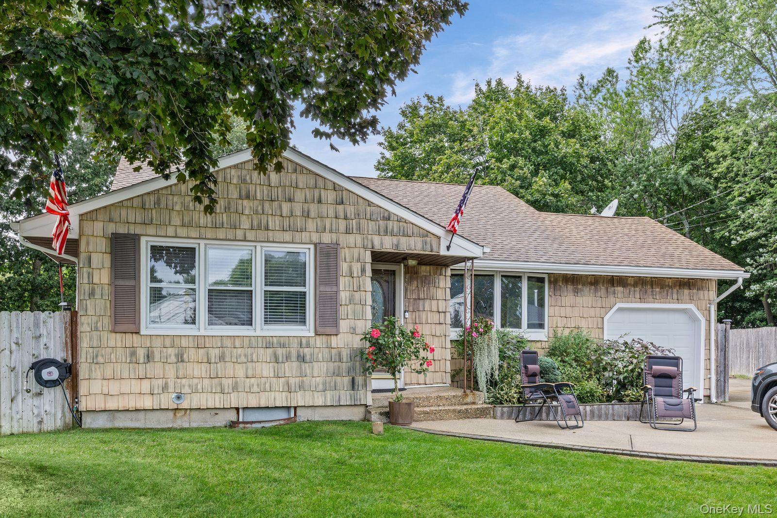 22 Larry Road, Selden, NY 11784