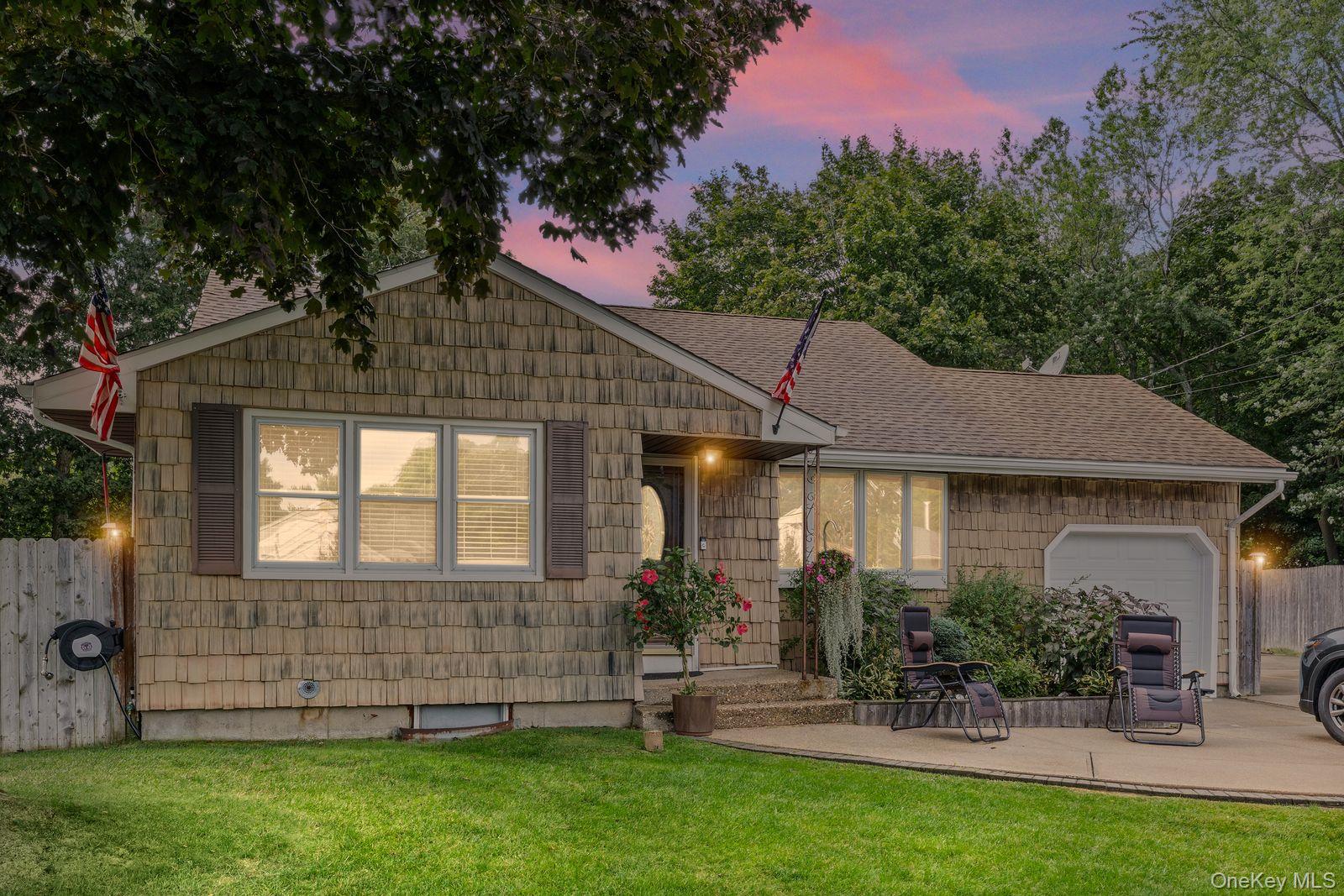 22 Larry Road, Selden, NY 11784