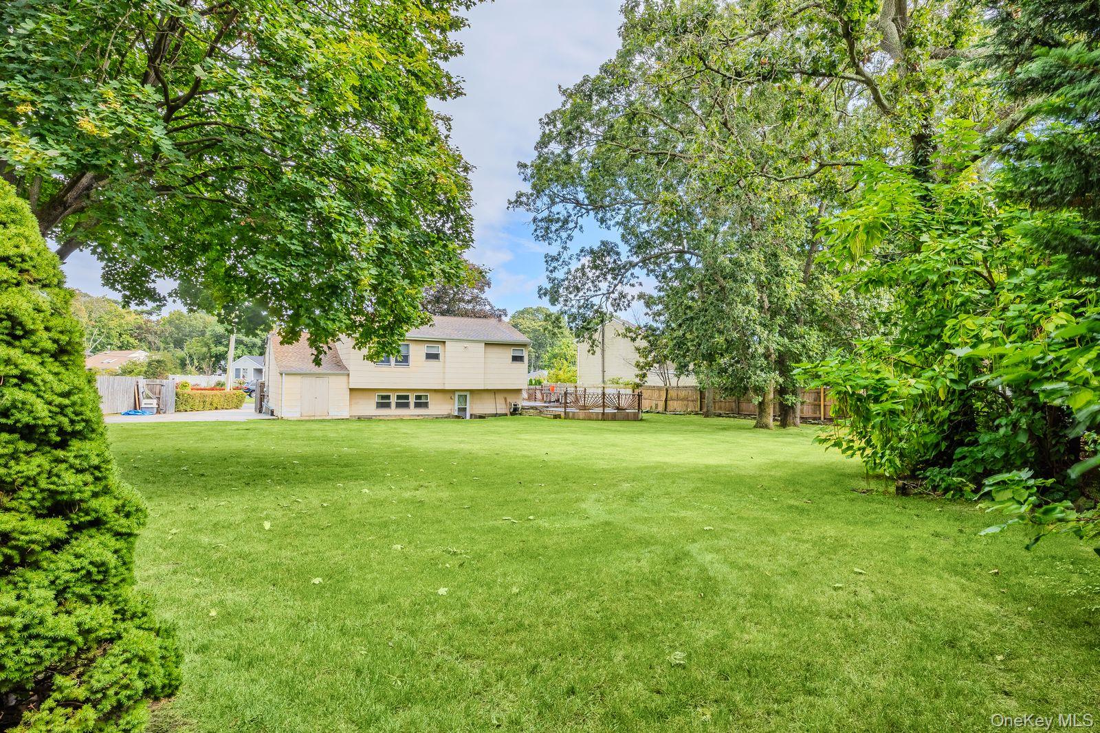 22 Larry Road, Selden, NY 11784