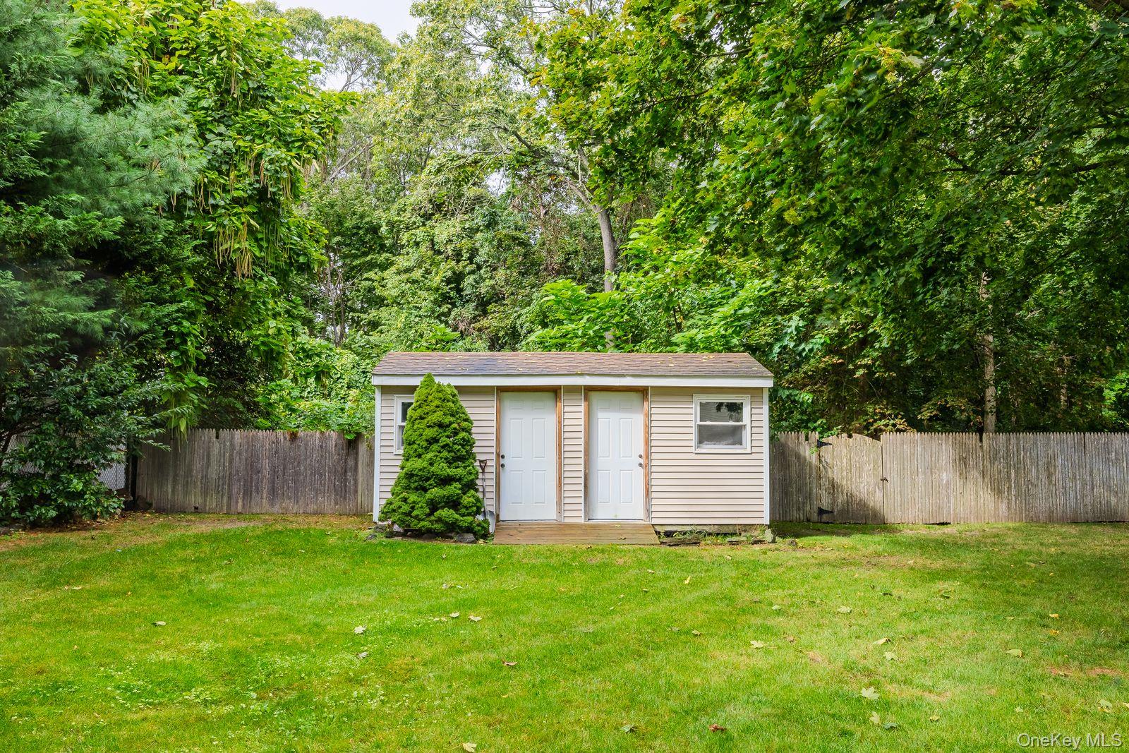 22 Larry Road, Selden, NY 11784