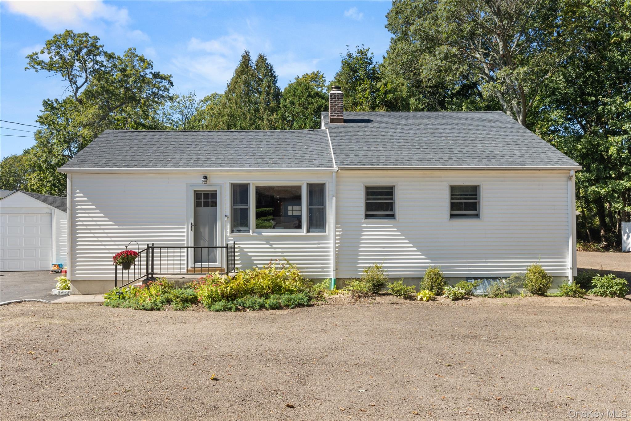 10 White Avenue, Saint James, NY 11780