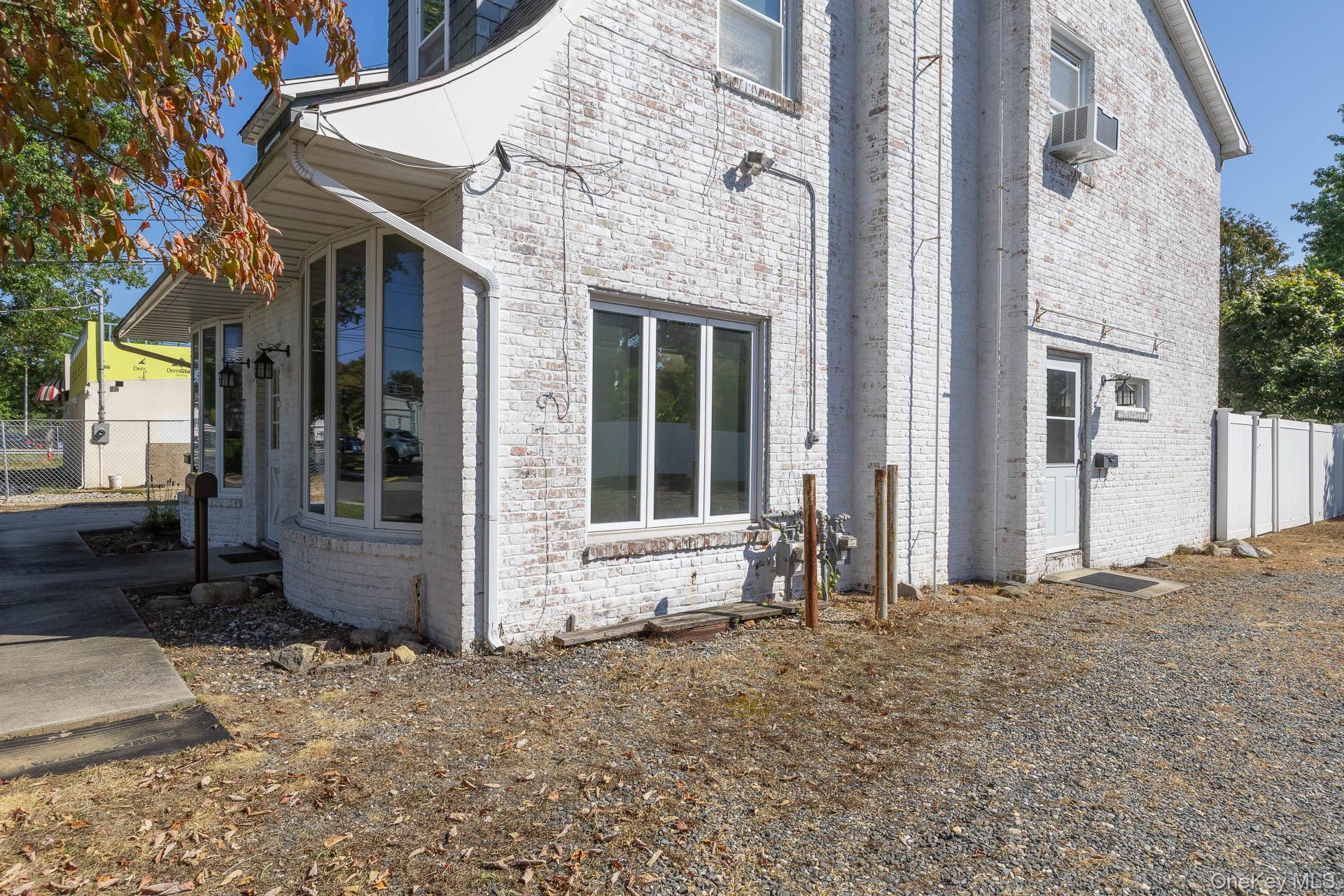 10 Boston Place, Huntington Station, NY 11746