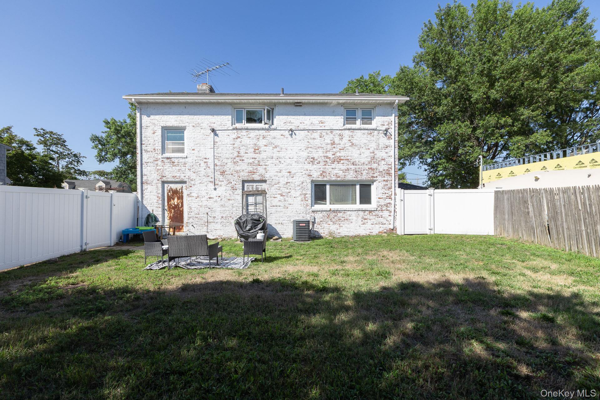 10 Boston Place, Huntington Station, NY 11746