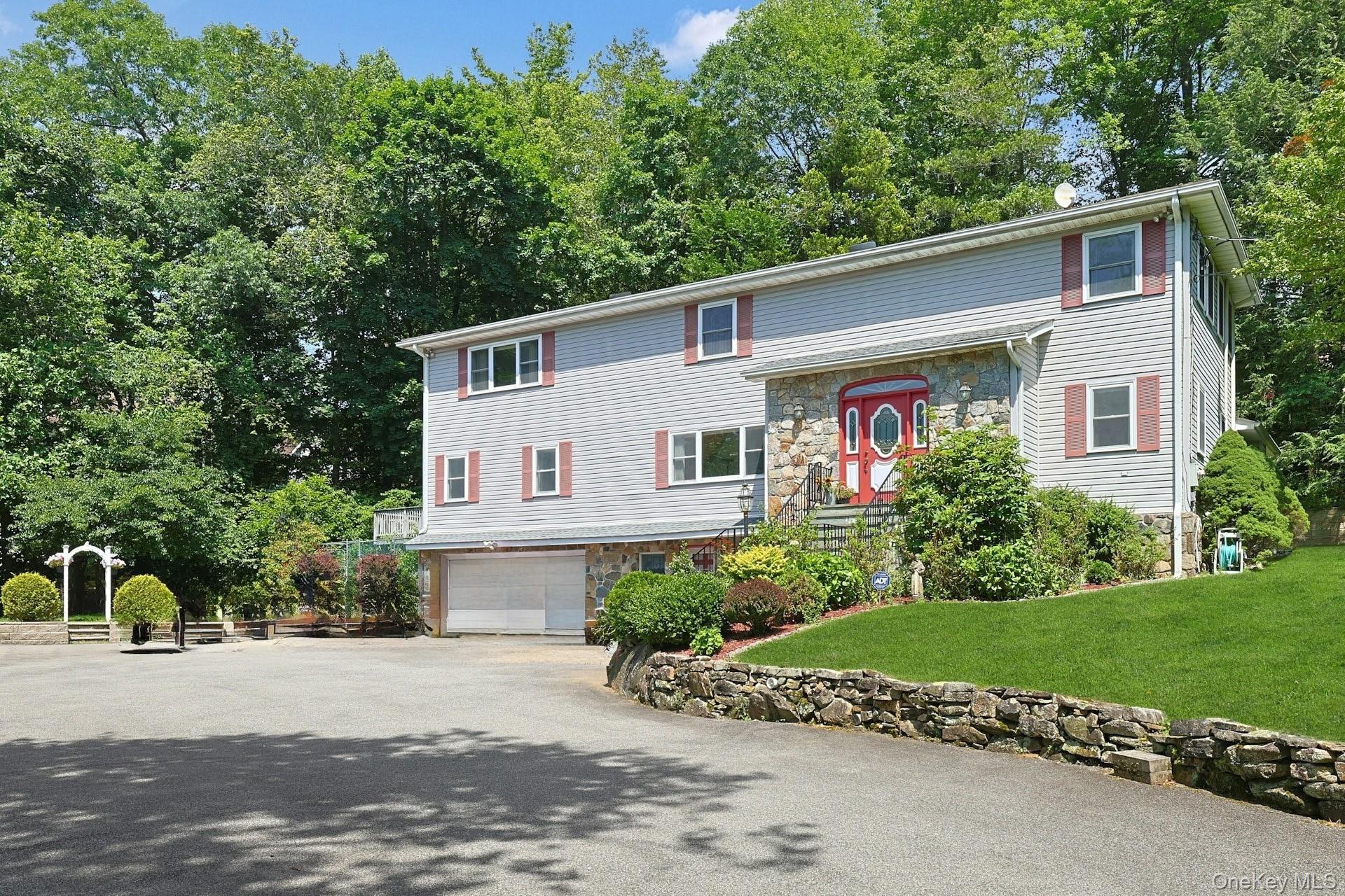 49 Nanny Hagen Road, Thornwood, NY 10594