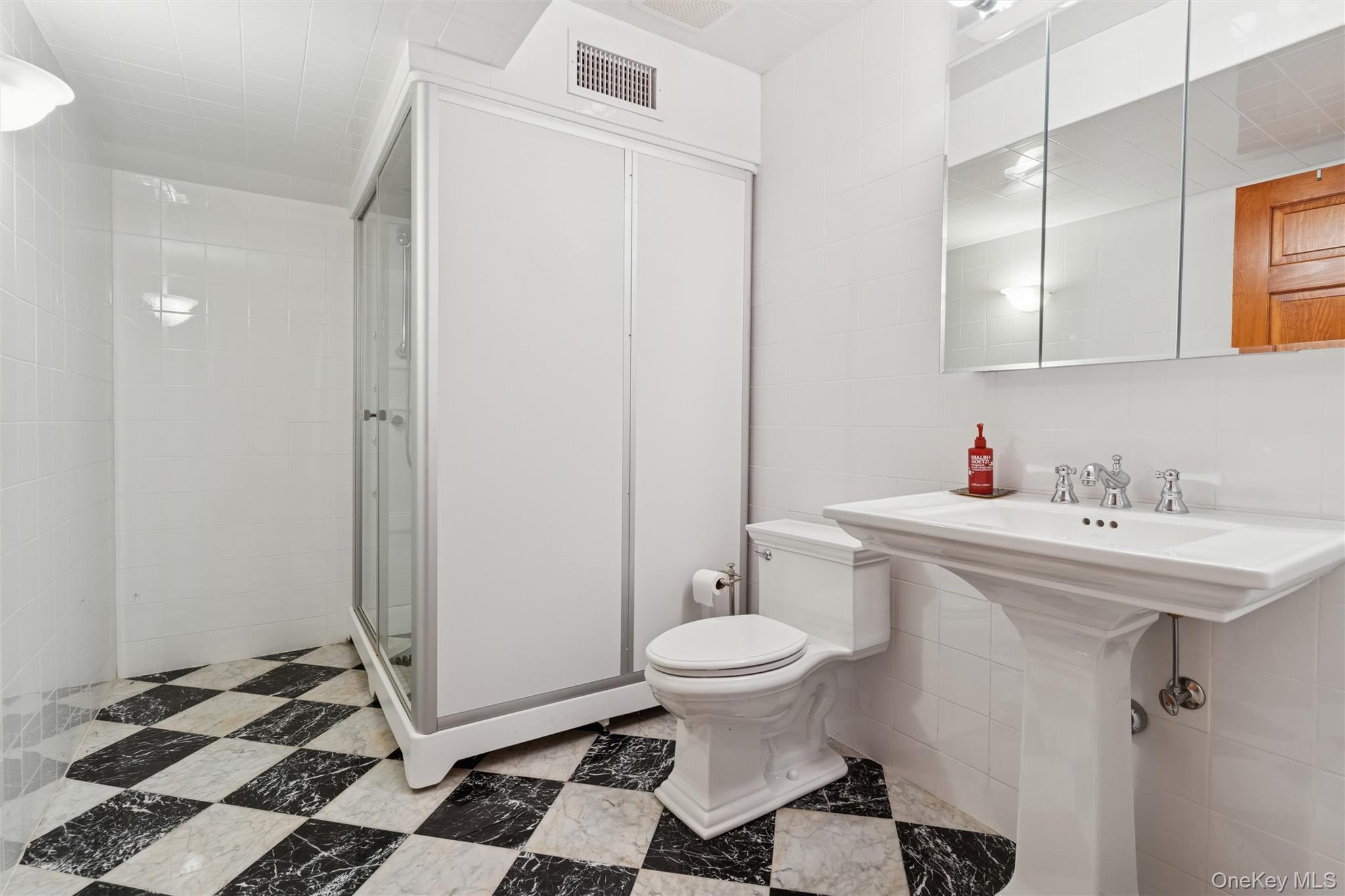 36 Harbor Blvd, East Hampton, NY 11937