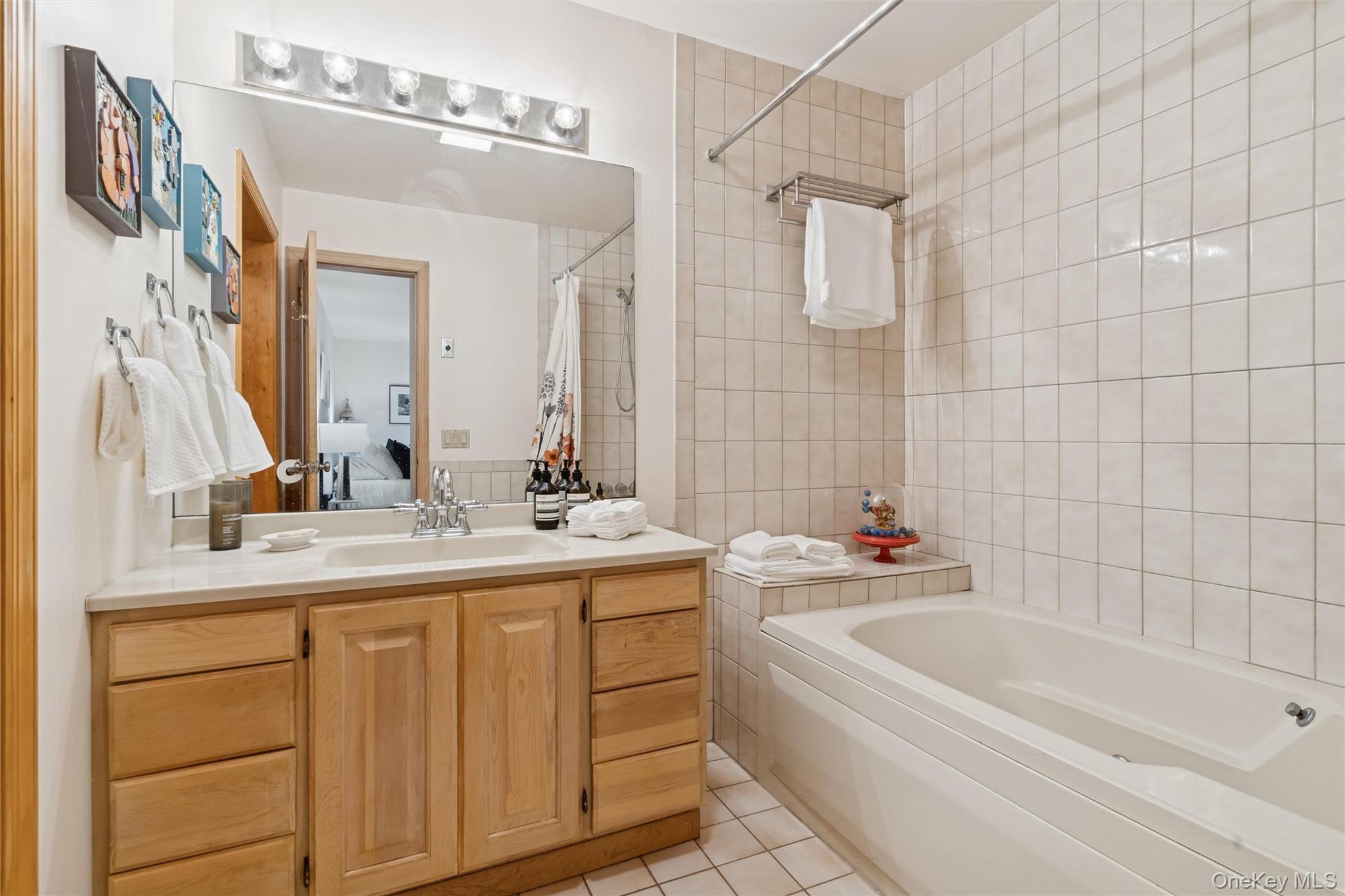 36 Harbor Blvd, East Hampton, NY 11937