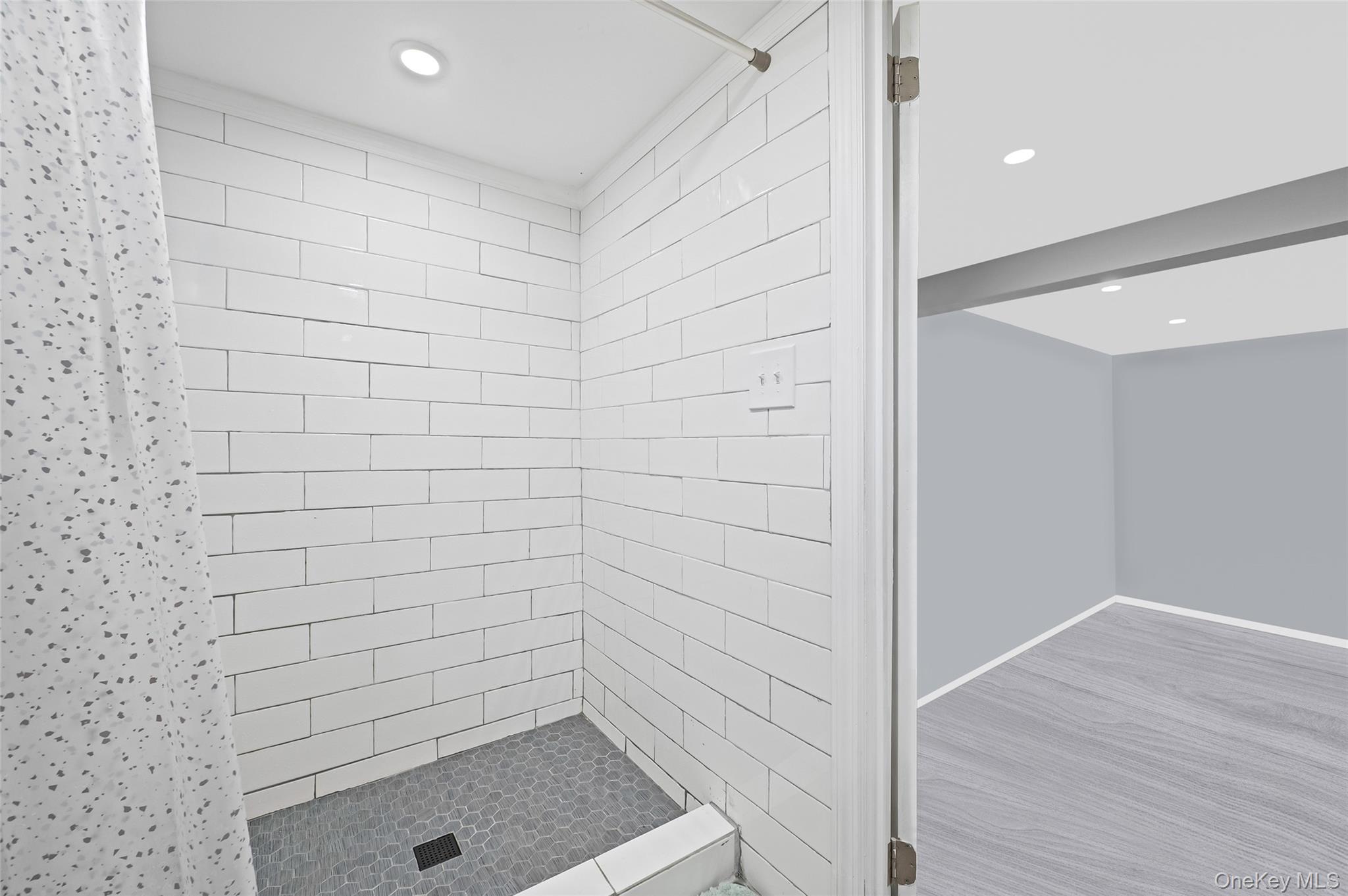 1454 E Forks Road, Bay Shore, NY 11706