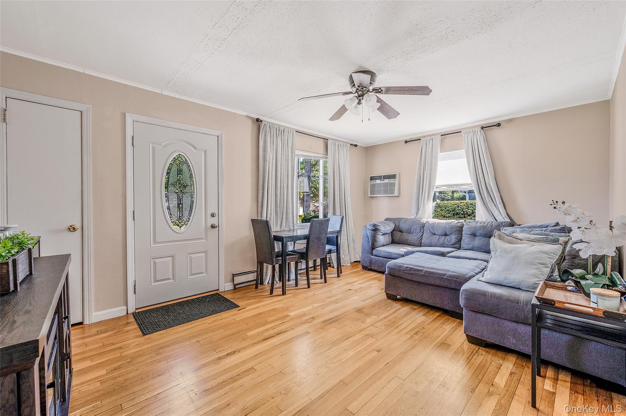 1454 E Forks Road, Bay Shore, NY 11706