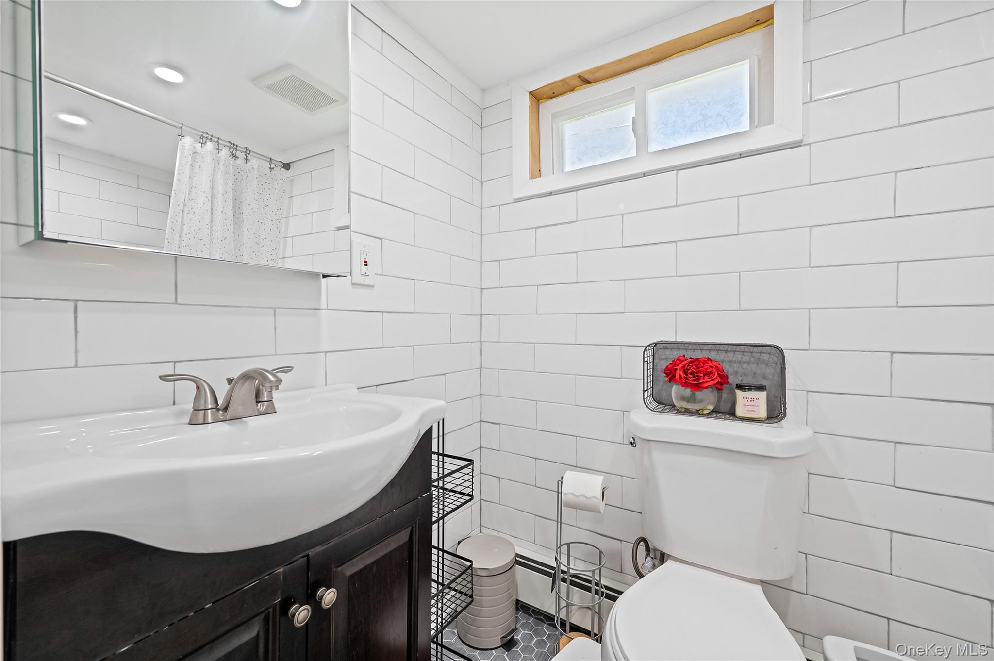 1454 E Forks Road, Bay Shore, NY 11706