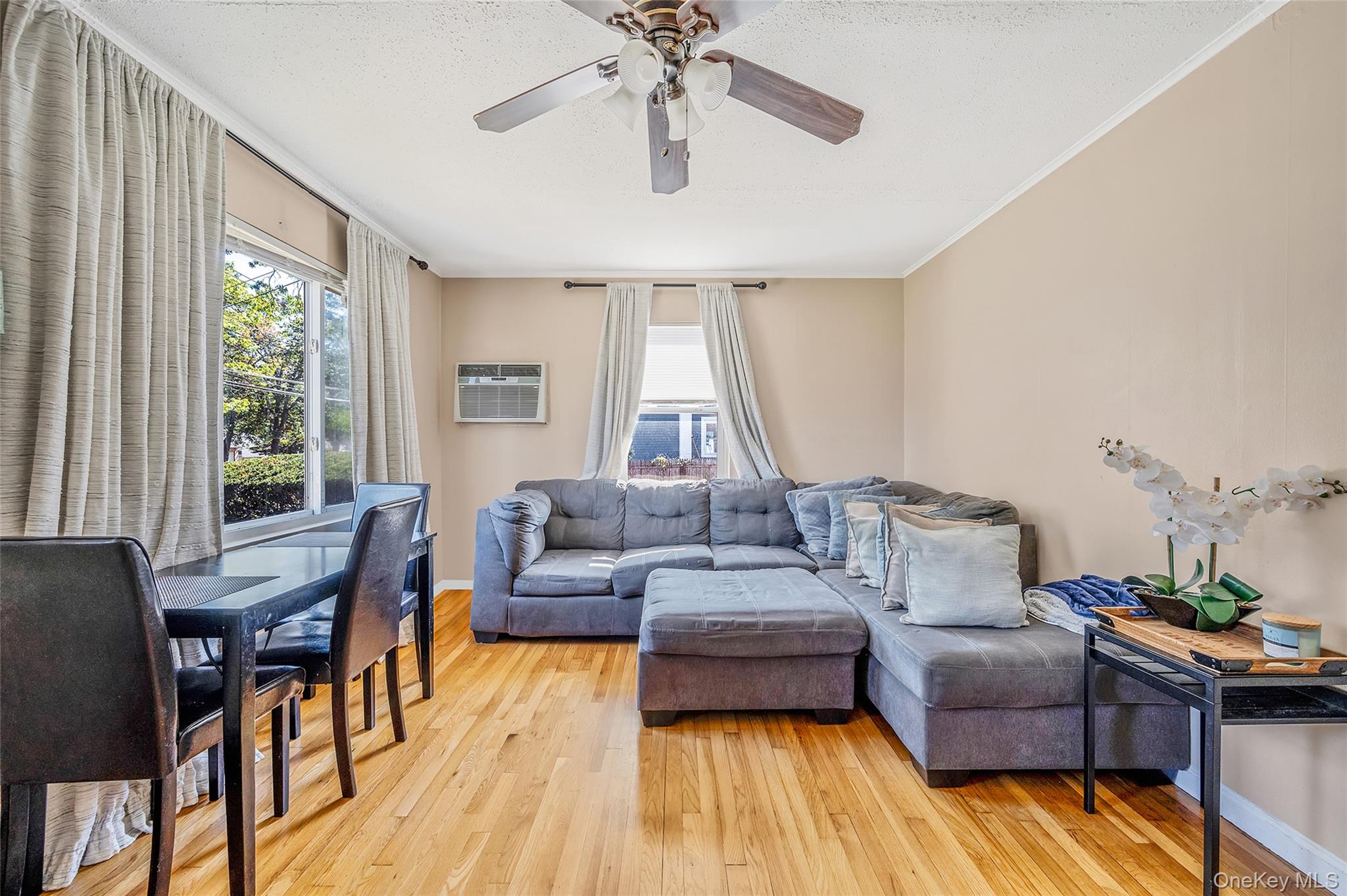 1454 E Forks Road, Bay Shore, NY 11706