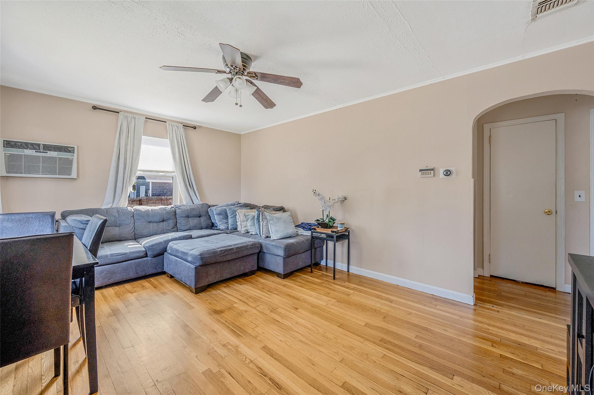 1454 E Forks Road, Bay Shore, NY 11706