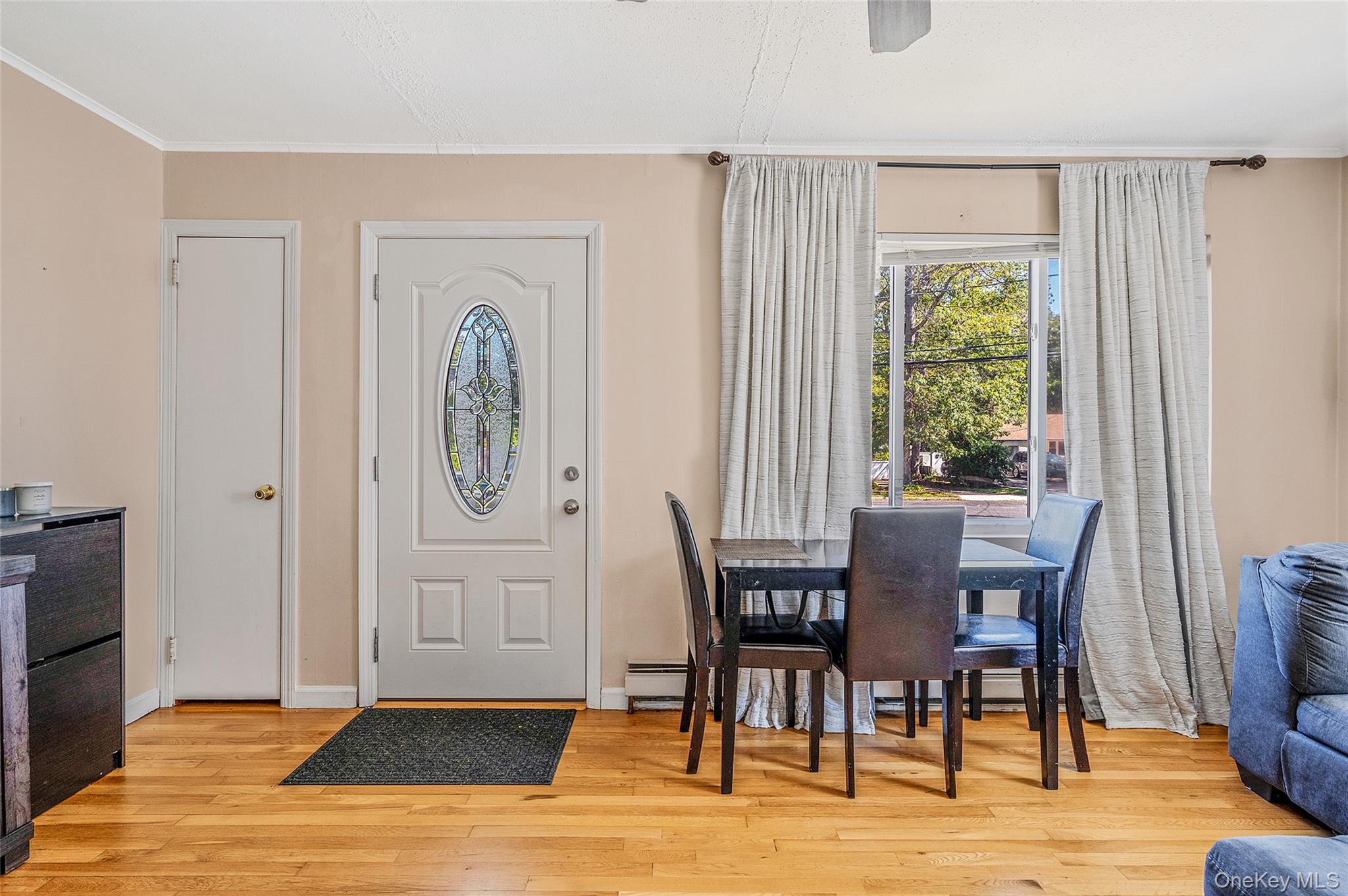 1454 E Forks Road, Bay Shore, NY 11706