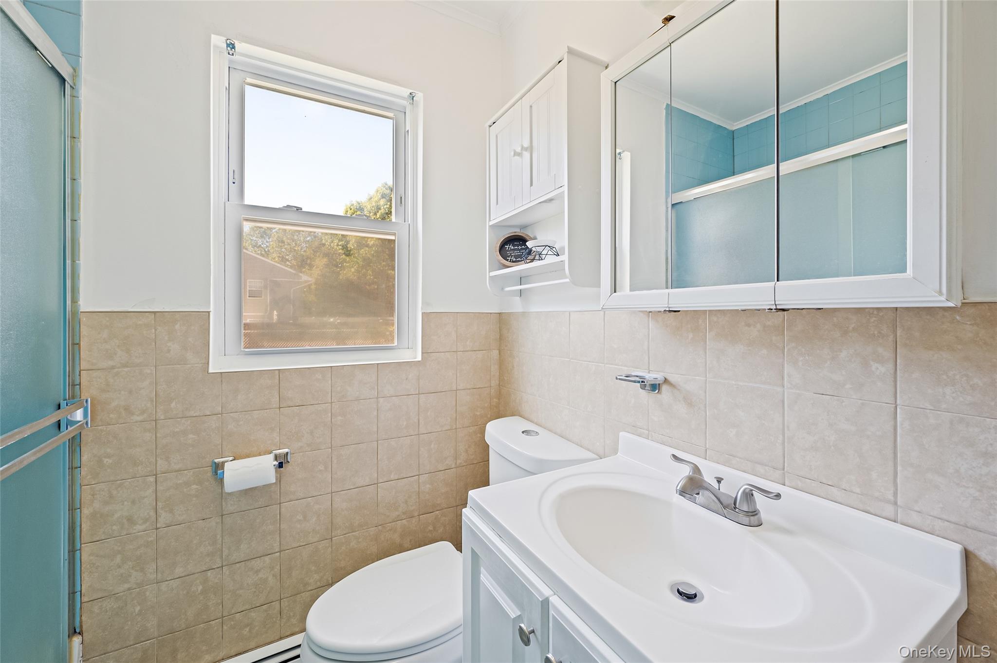 1454 E Forks Road, Bay Shore, NY 11706