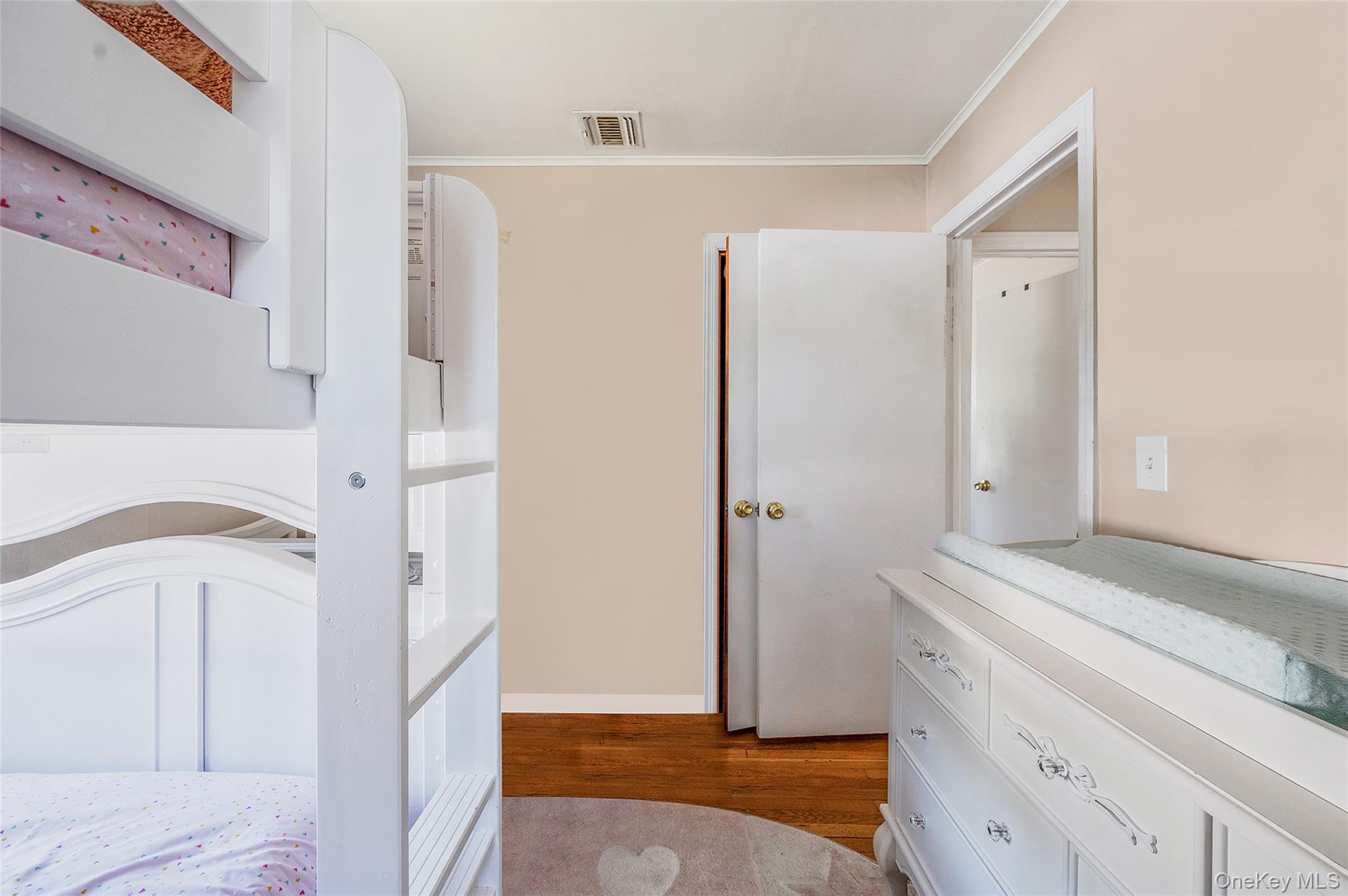 1454 E Forks Road, Bay Shore, NY 11706