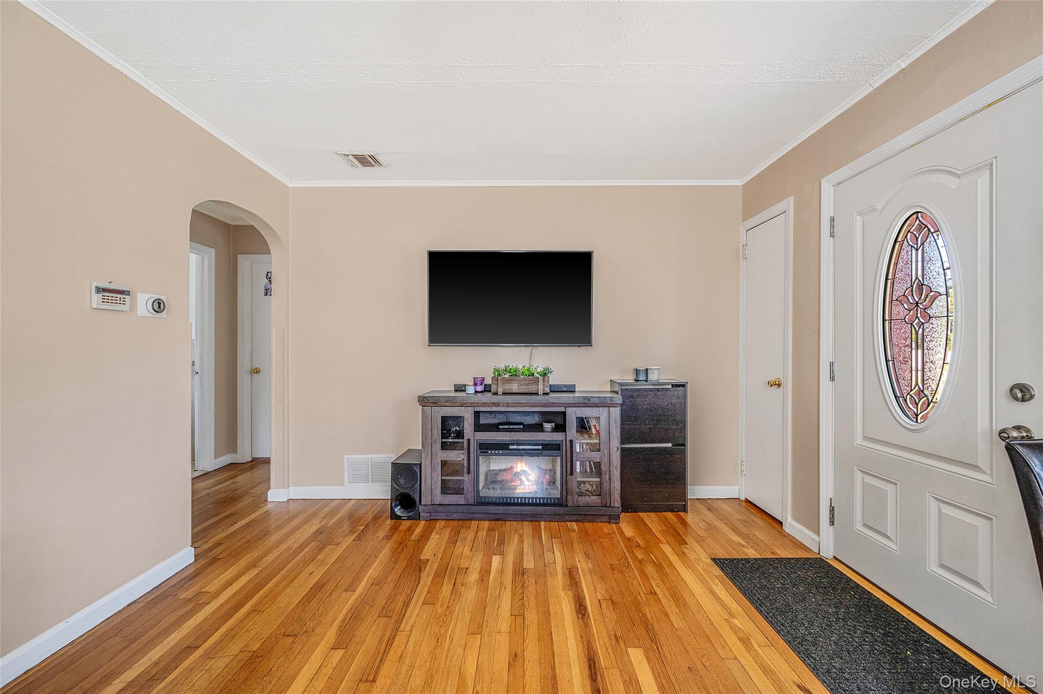 1454 E Forks Road, Bay Shore, NY 11706