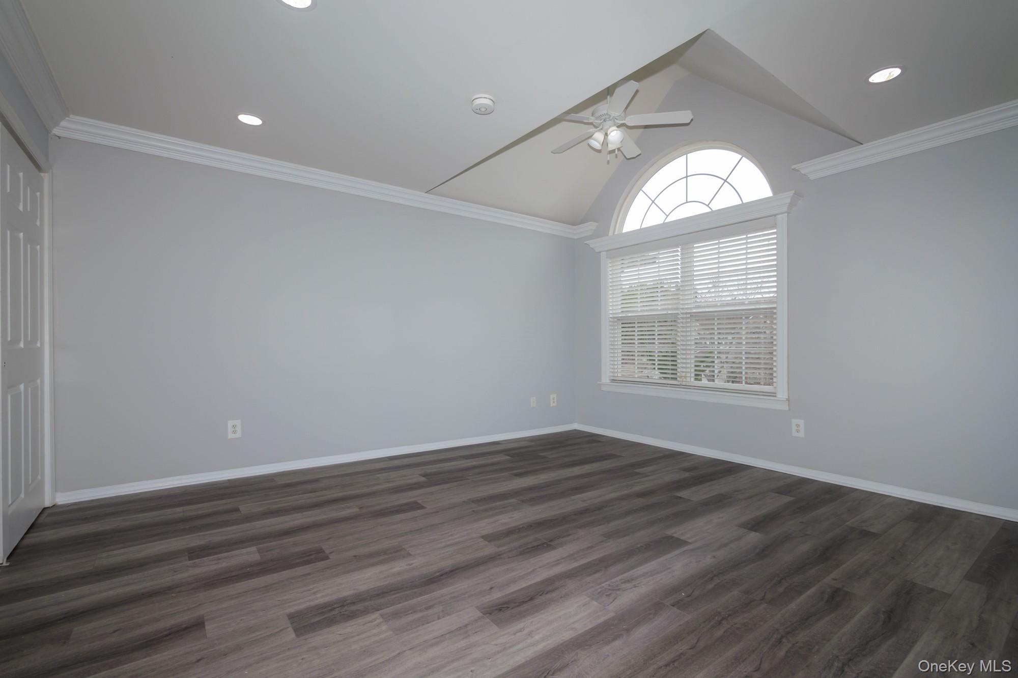 156 Overlook Drive # 156, Farmingville, NY 11738