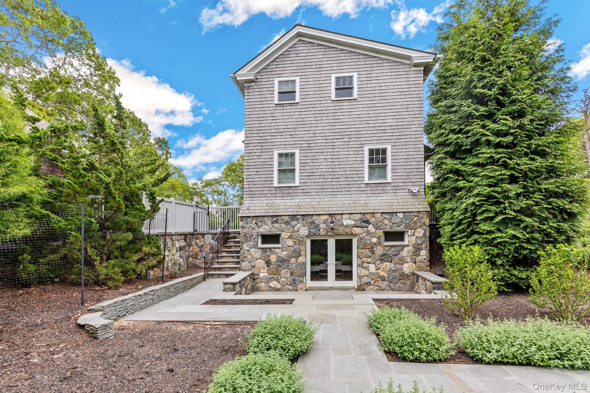 3 Ridge Way, Hampton Bays, NY 11946