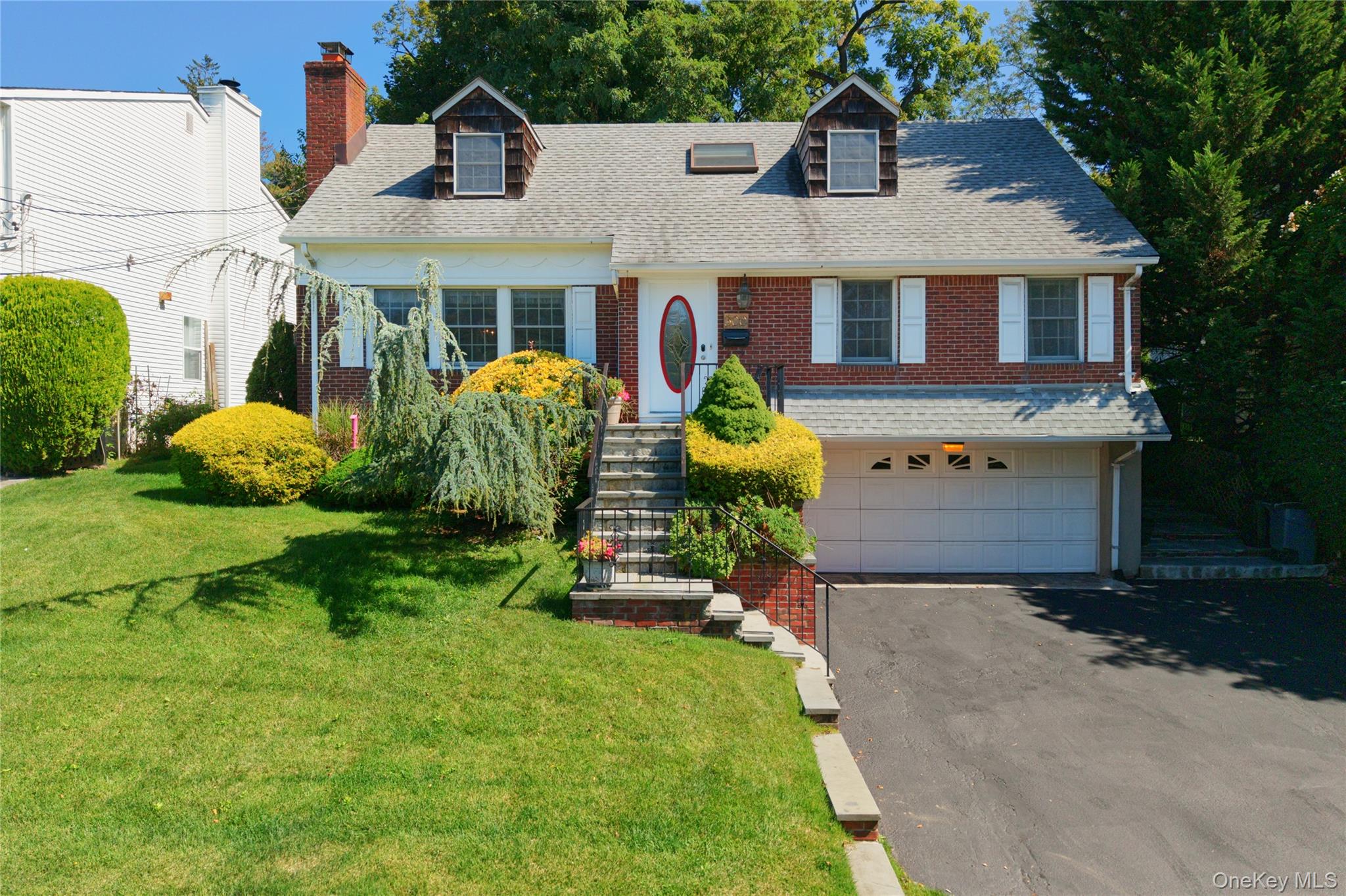 300 Bayview Avenue, Manhasset, NY 11030