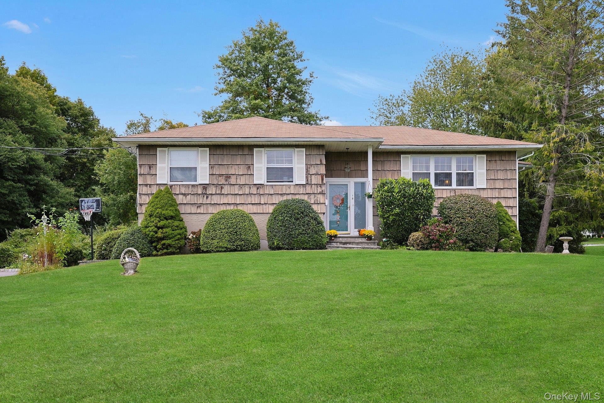 15 Reeback Drive, Valhalla, NY 10595