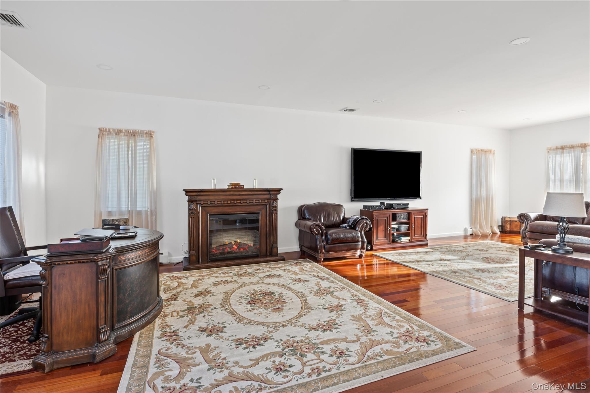 170 McKinley Avenue, Franklin Square, NY 11010