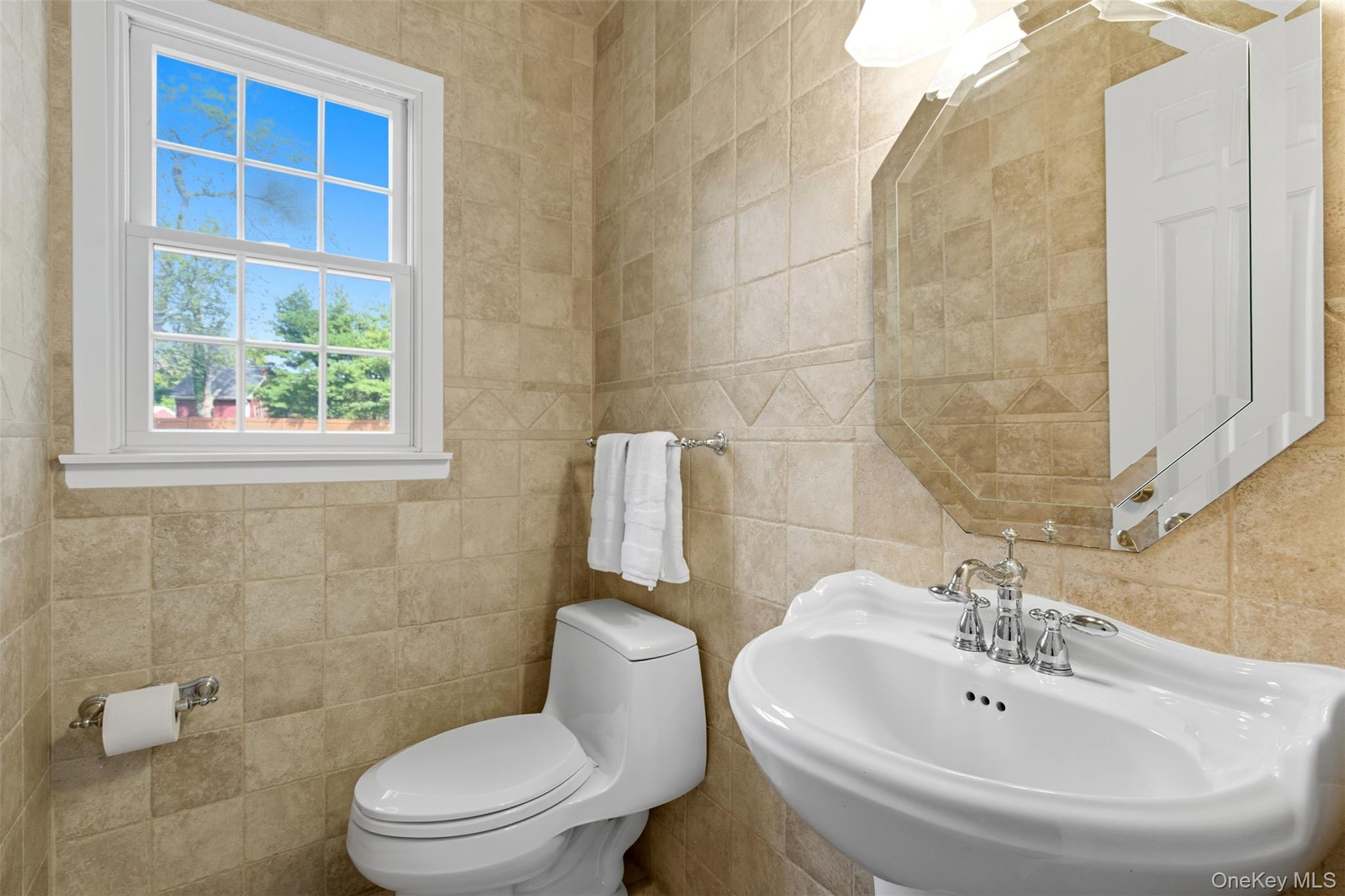 9 Snowball Drive, Cold Spring Harbor, NY 11724