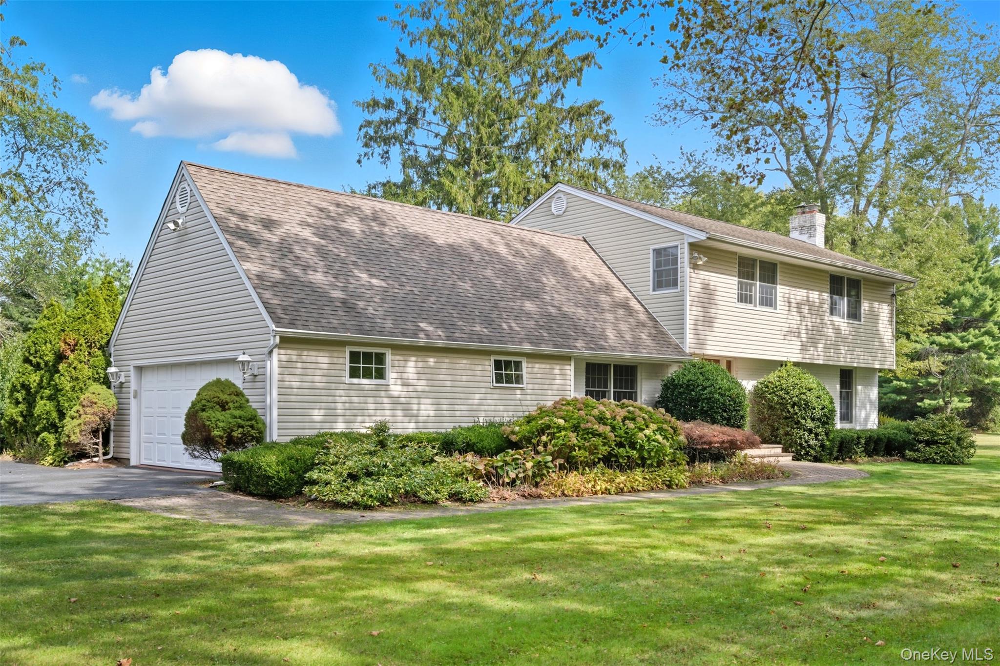 9 Snowball Drive, Cold Spring Harbor, NY 11724