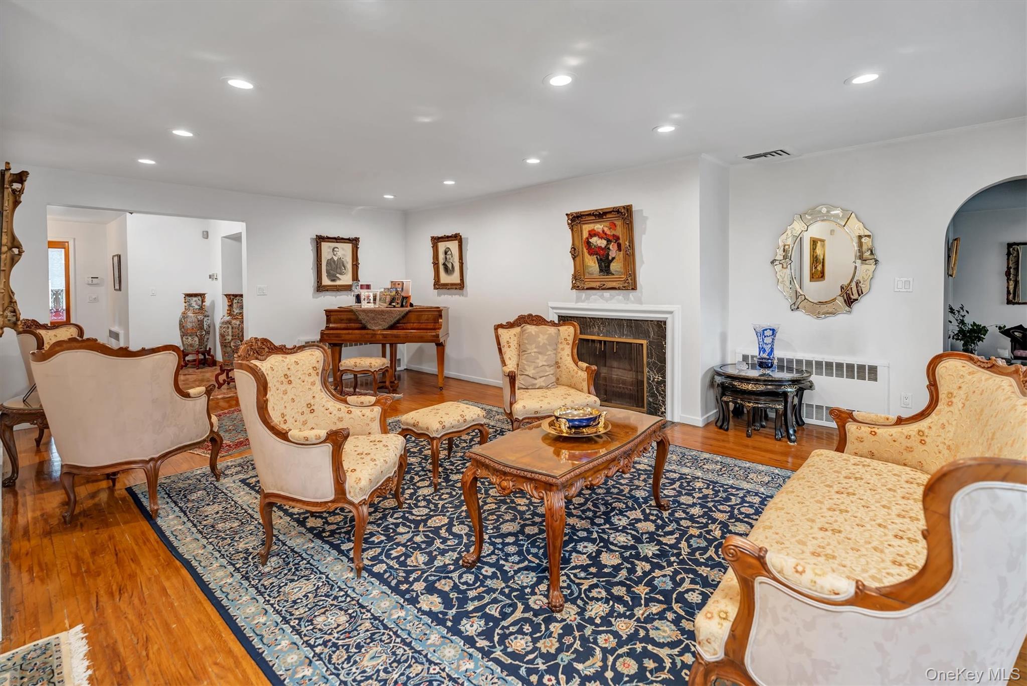 125 Colonial Road, Great Neck, NY 11021